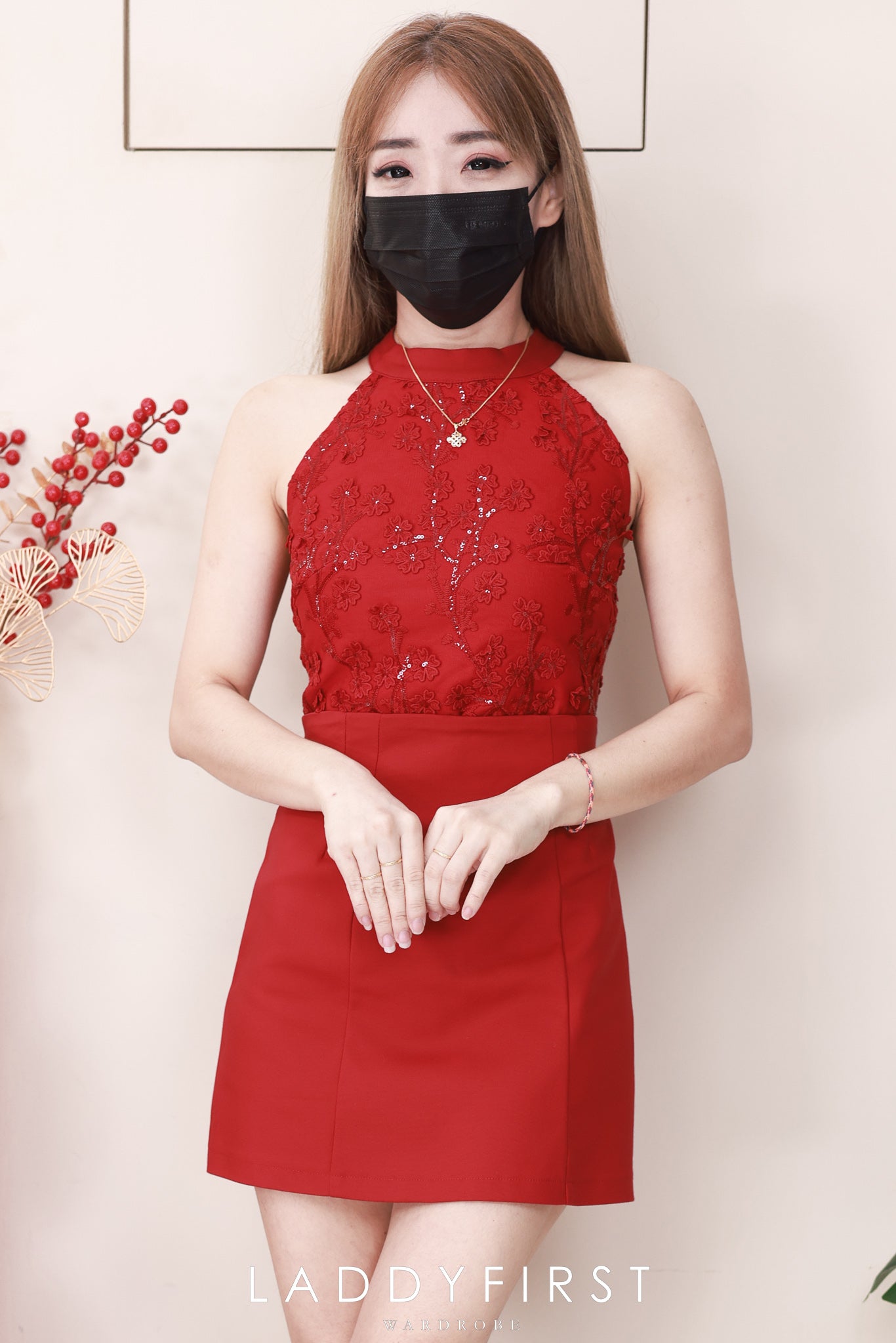 【SS3492】【LFW独家小圆饼】高品质两件式新年款简约时尚套装 无袖CUT IN绣花上衣➕A字西装高腰百搭裙子，内层有里布短裤 ❤️❤️