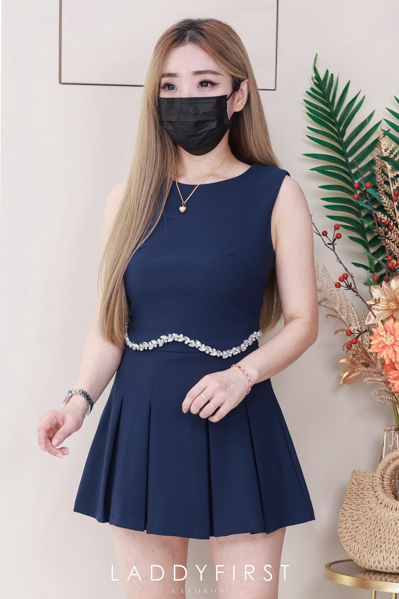 【SS3515】【LFW独家小圆饼】高品质两件式减龄时尚西装套装 拼接精致水钻无袖西装上衣➕学院风西装高腰百褶裙子，内层有里布短裤 ❤️❤️