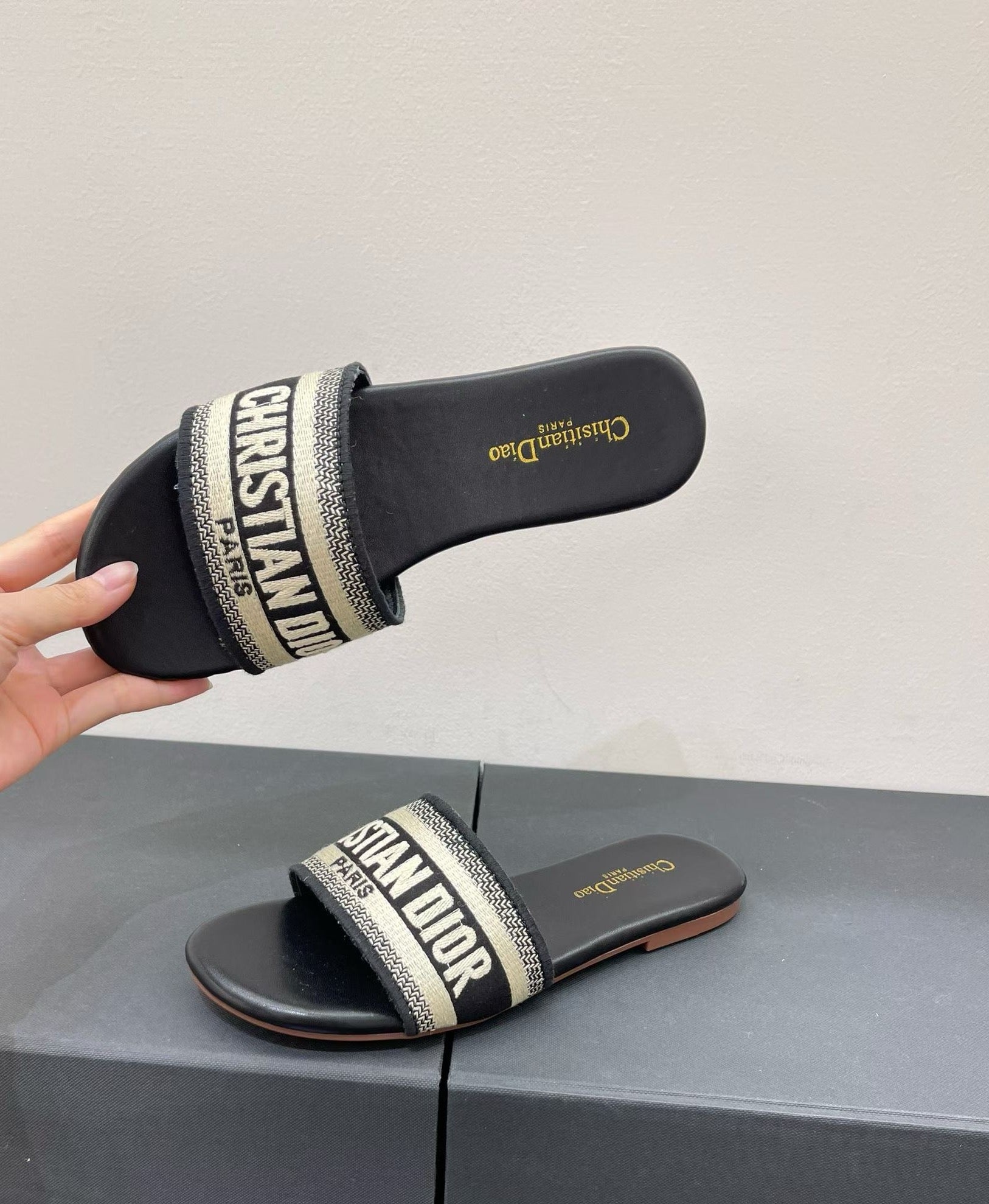 【R2123】 ✨现货✨高品质气质透气蕾丝尖头高跟鞋 👠