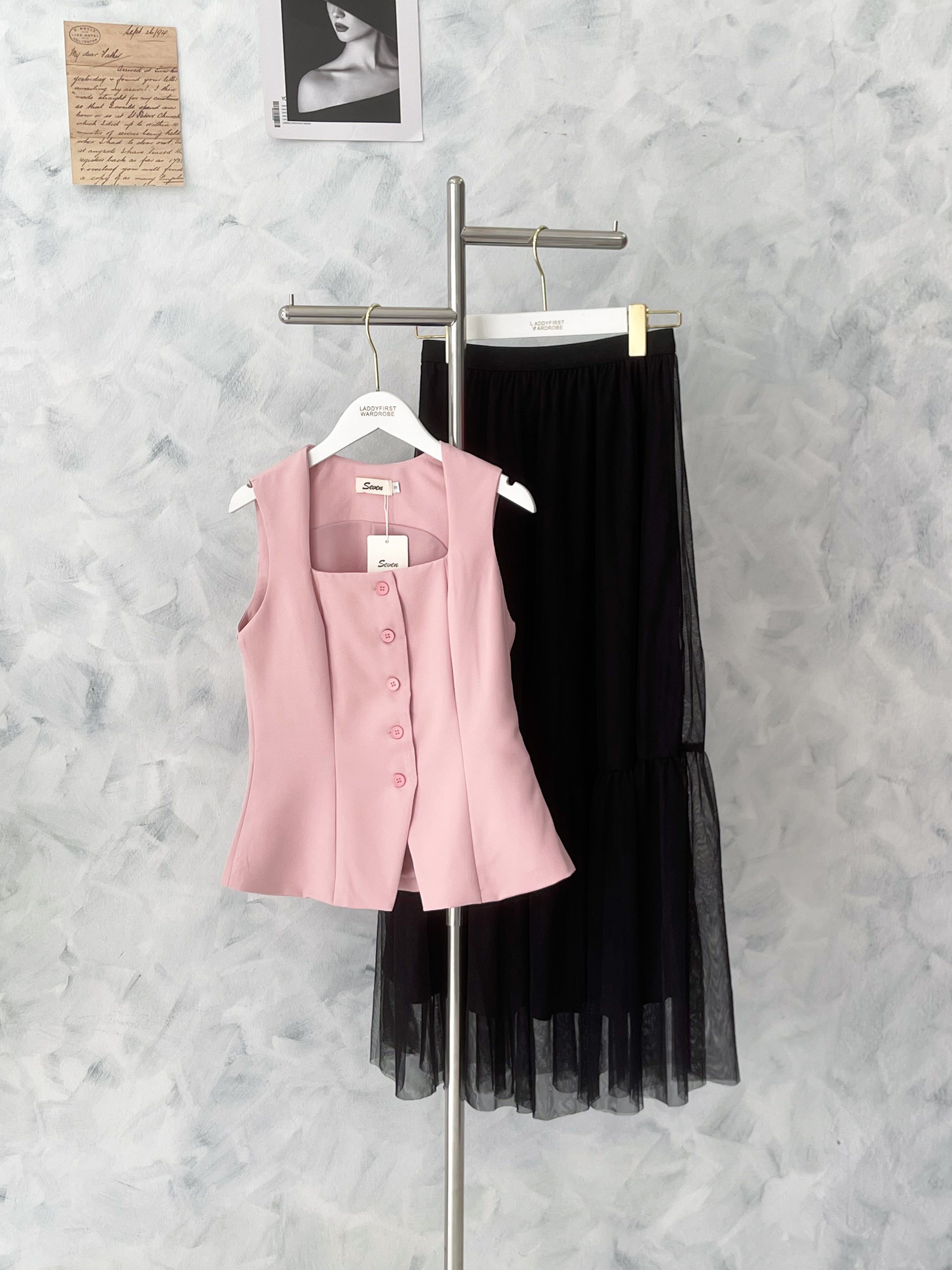 【SS81182】高品质两件式韩式轻奢风时尚套装 翻领无袖西装上衣➕蛋糕网纱长裙 ❤️❤️