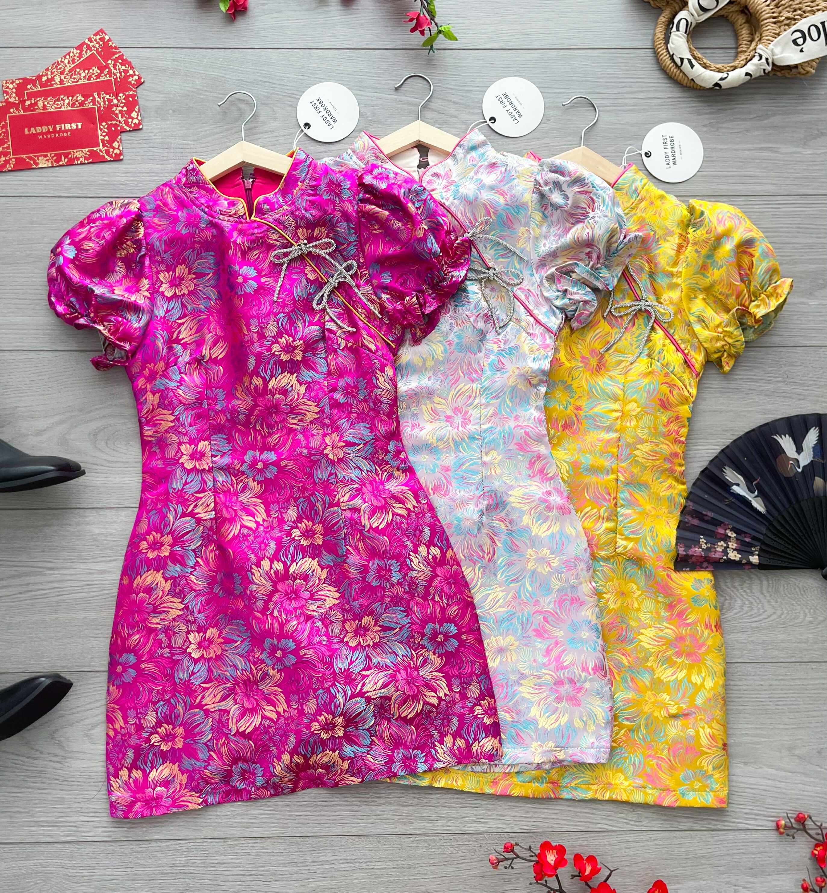 【D8235271】独家爆款优雅气质国风立领泡泡袖显腰身提花旗袍连身裙子，搭配精致蝴蝶结水钻针扣点缀【B-R3-C4】