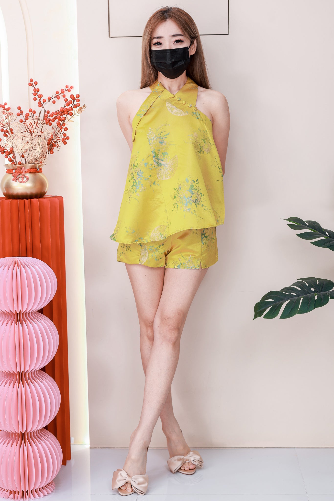 【SS21781 / 91313】高品质两件式挂脖CUT IN提花旗袍套装 宽松版CUT IN上衣➕提花高腰短裤，有口袋❤️❤️