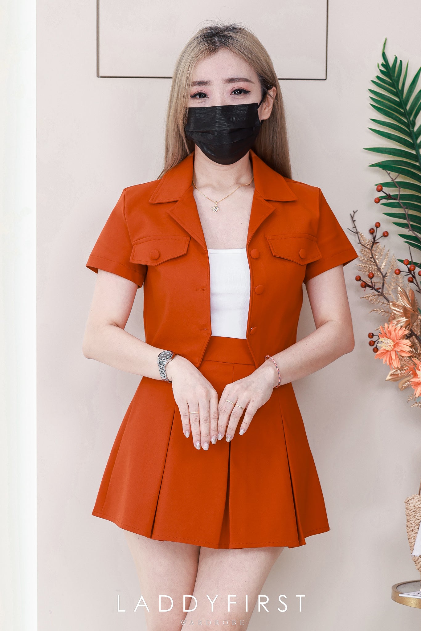 【SS9331】LFW独家爆款 高品质两件式欧美减龄款西装时尚百搭套装 西装翻领短袖上衣，可当小外套穿搭➕西装百褶高腰裙子，内层有里布短裤 ❤️❤️