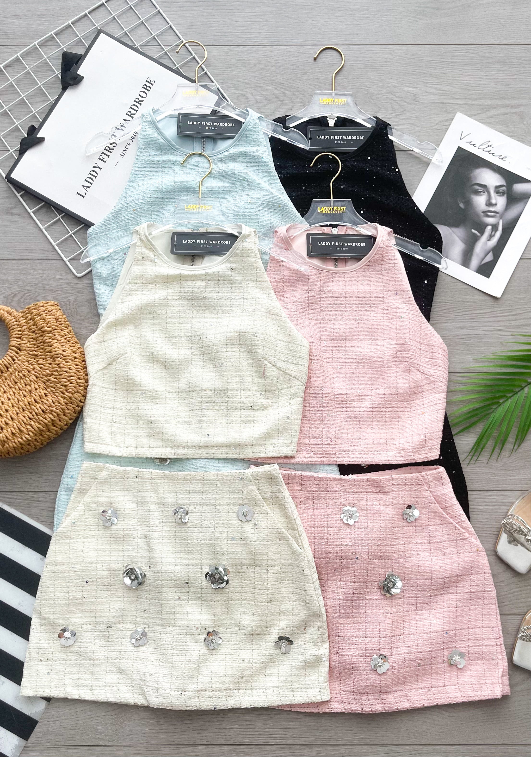 【SS16961】高品质两件式气质韩系闪亮小香风套装 小香风无袖上衣➕亮片钉珠小花朵小香风高腰裙子，内层有里布短裤，有口袋 ❤️❤️