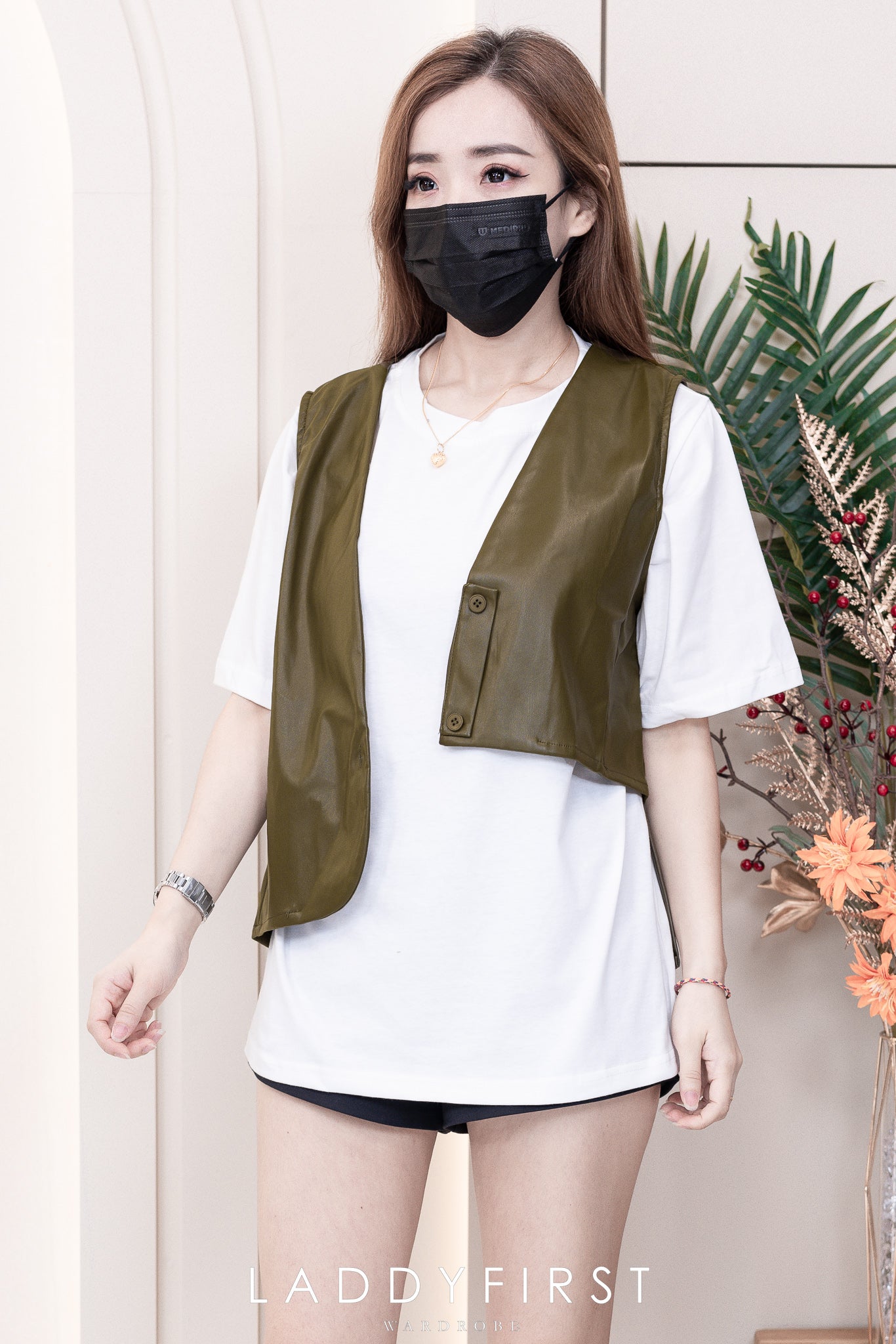 【T321176】假两件韩系上衣 不规则设计皮革马甲套装➕休闲宽松T恤