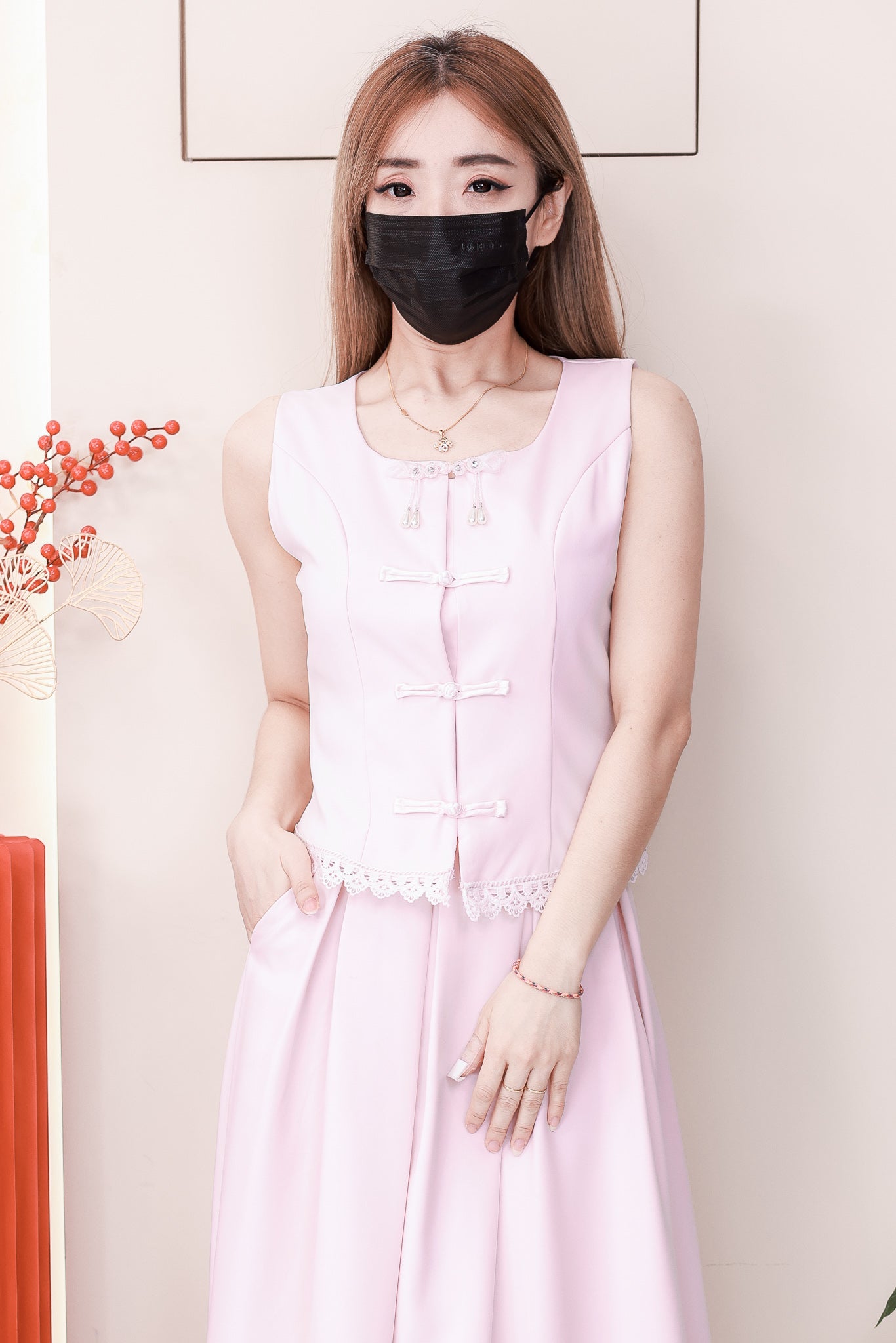 【SS2627】高品质两件式特出女神极简连旗袍套装 精致吊坠扣子无袖旗袍上衣➕ 阔摆高腰百搭长裙，有口袋 ❤️❤️