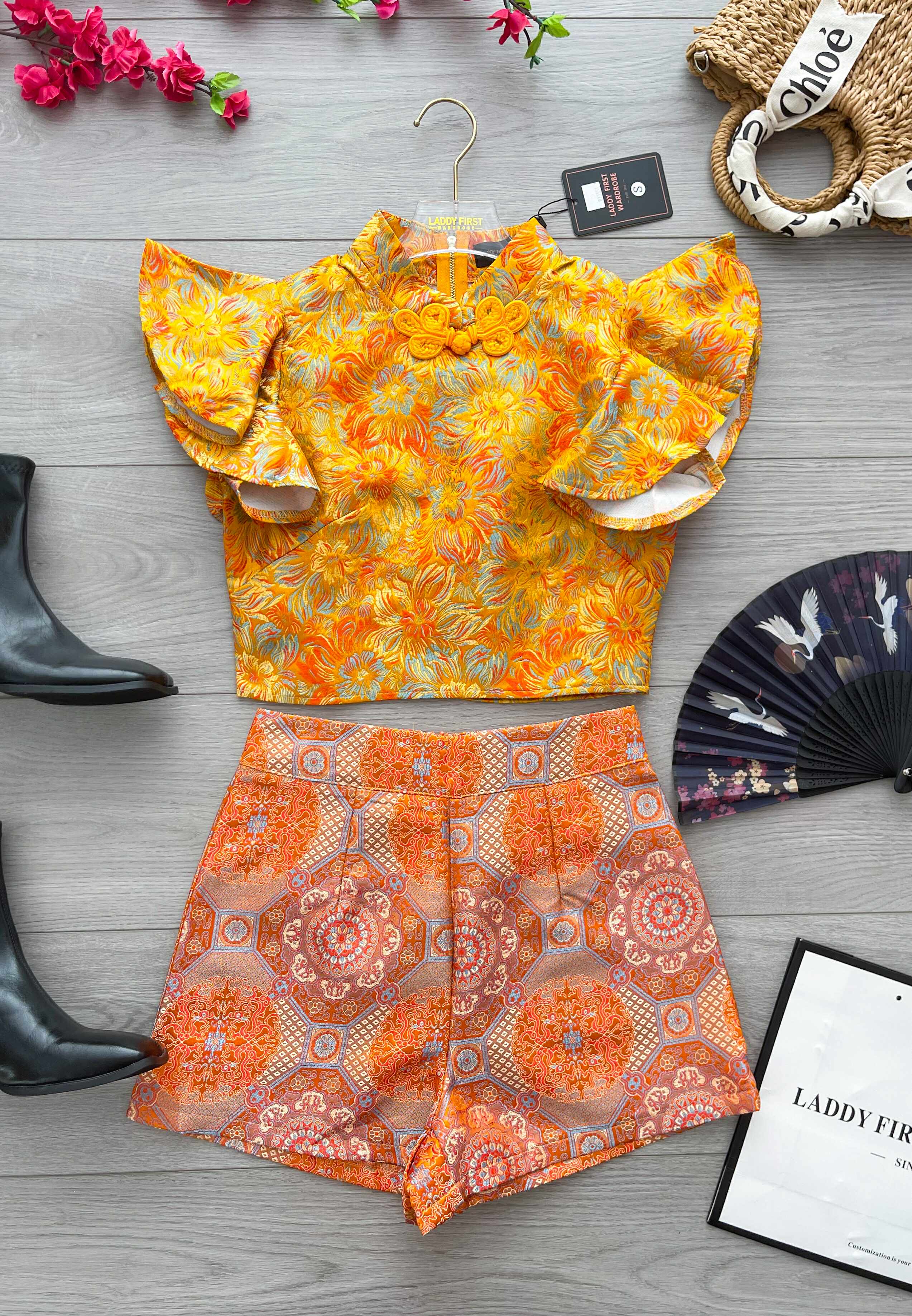 【SS8235511】【网站福利款✨】独家爆款高品质两件式减龄洋气时尚新中式国风提花旗袍套装 盘扣荷叶袖提花上衣➕提花高腰短裤 ❤️❤️