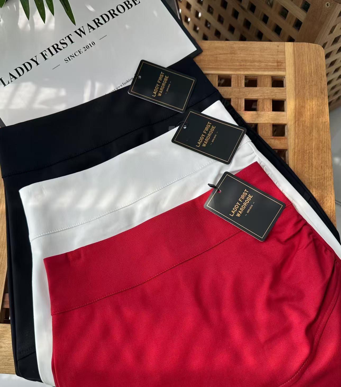 【S7112】LFW独家爆款 高品质不规则皱褶修腰显瘦西装高腰百搭裙子，前后裙子内有里布裤子 ❤️❤️