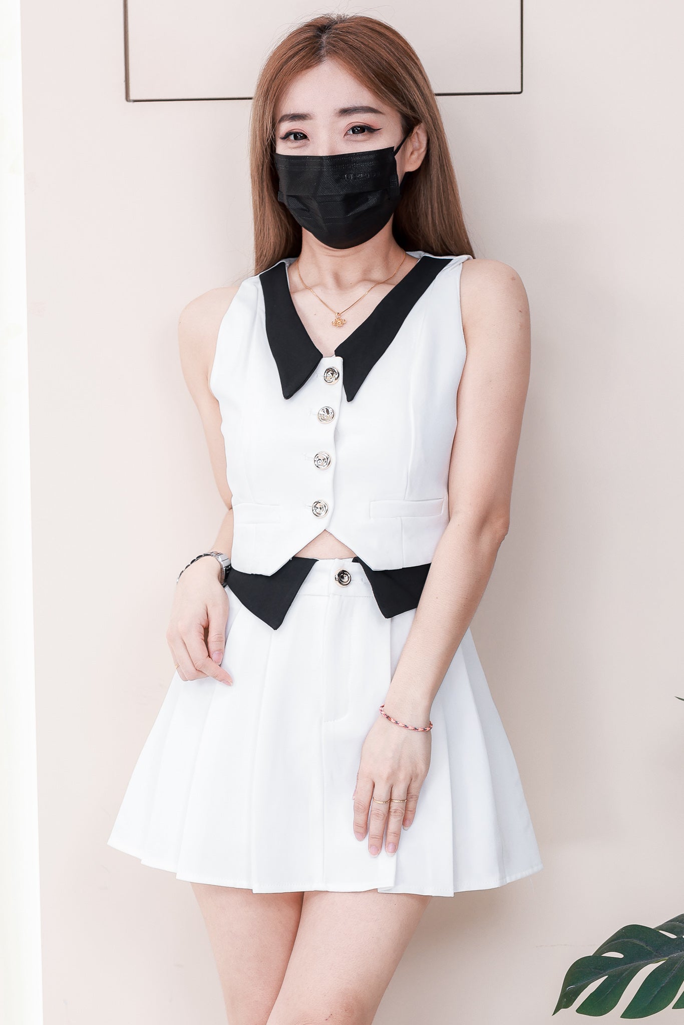 【SS77136】【补厂家现货⚡️⚡️】高品质两件式减龄学院风西装套装 V翻领无袖上衣➕百褶西装高腰百搭裙子，内层有里布短裤 ❤️❤️
