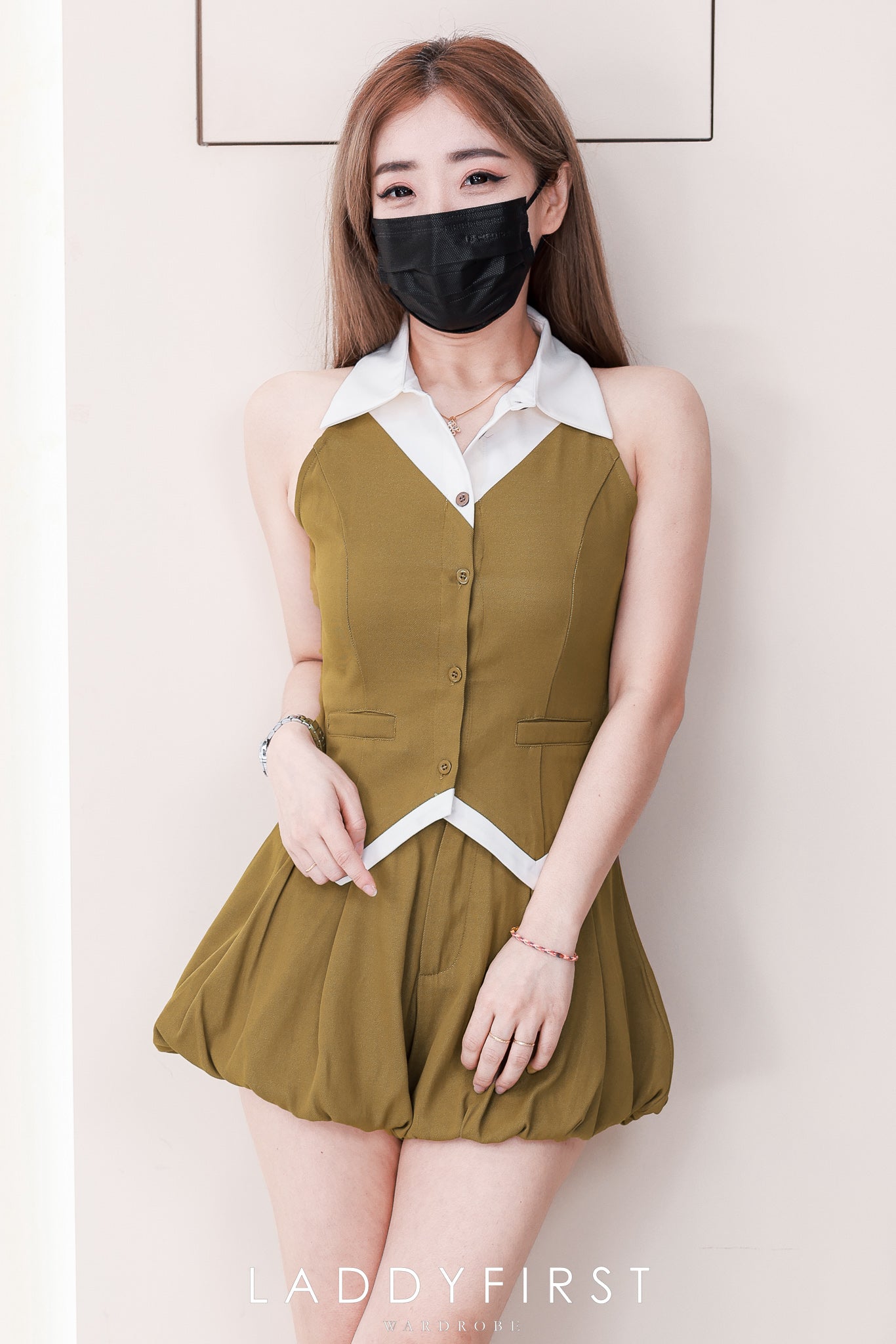 【SS21673 / 37467】【补厂家现货⚡⚡】两件式韩风马甲式时尚套装套装 翻领马甲式上衣➕花苞高腰百搭短裤，有口袋 ❤️❤️