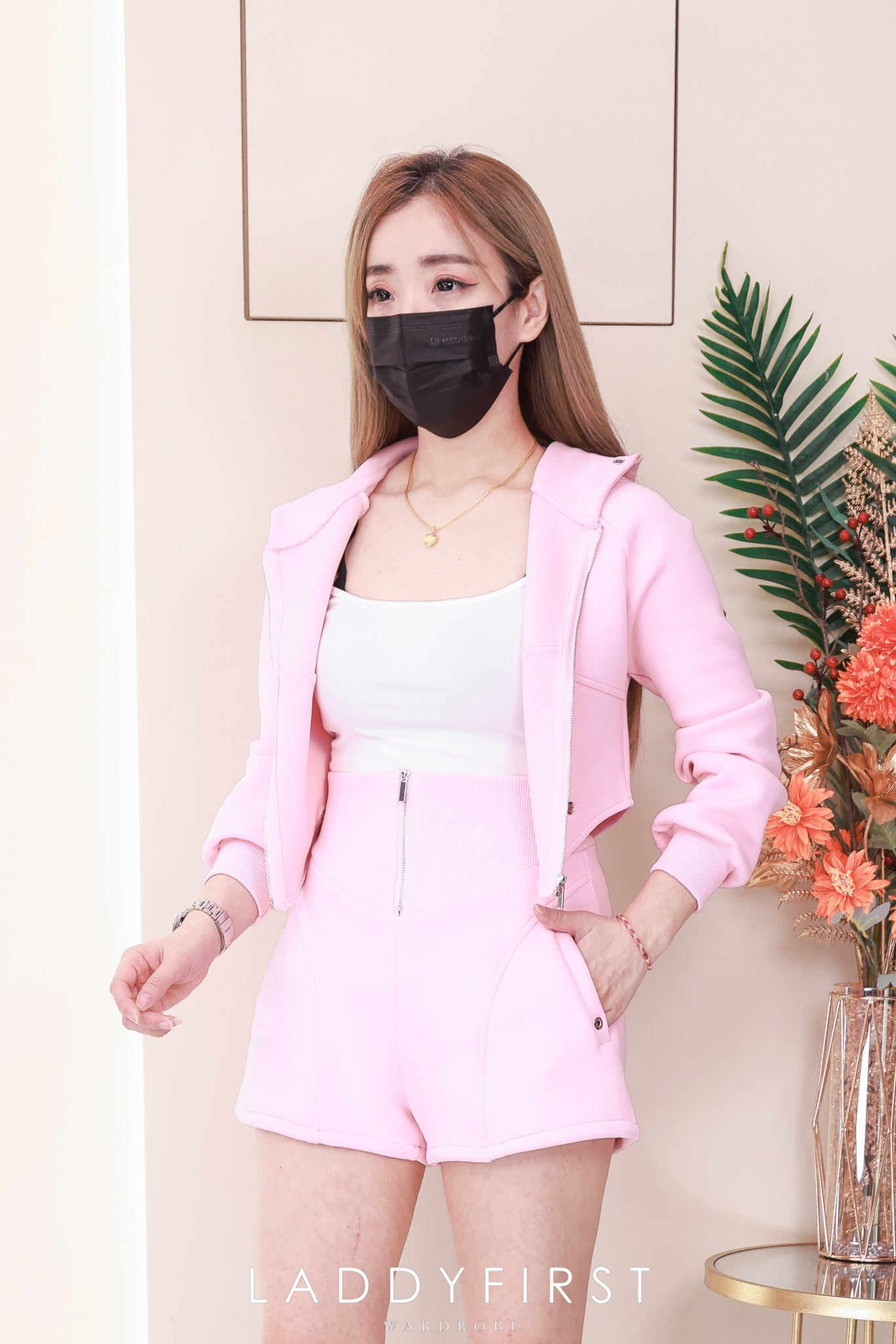【SS5091】独家爆款高品质两件式凉爽空气棉韩版休闲时尚套装 连帽长袖卫衣上衣➕松紧腰弹力高腰百搭短裤，有口袋 ❤️❤️ 【D-R1-C3】