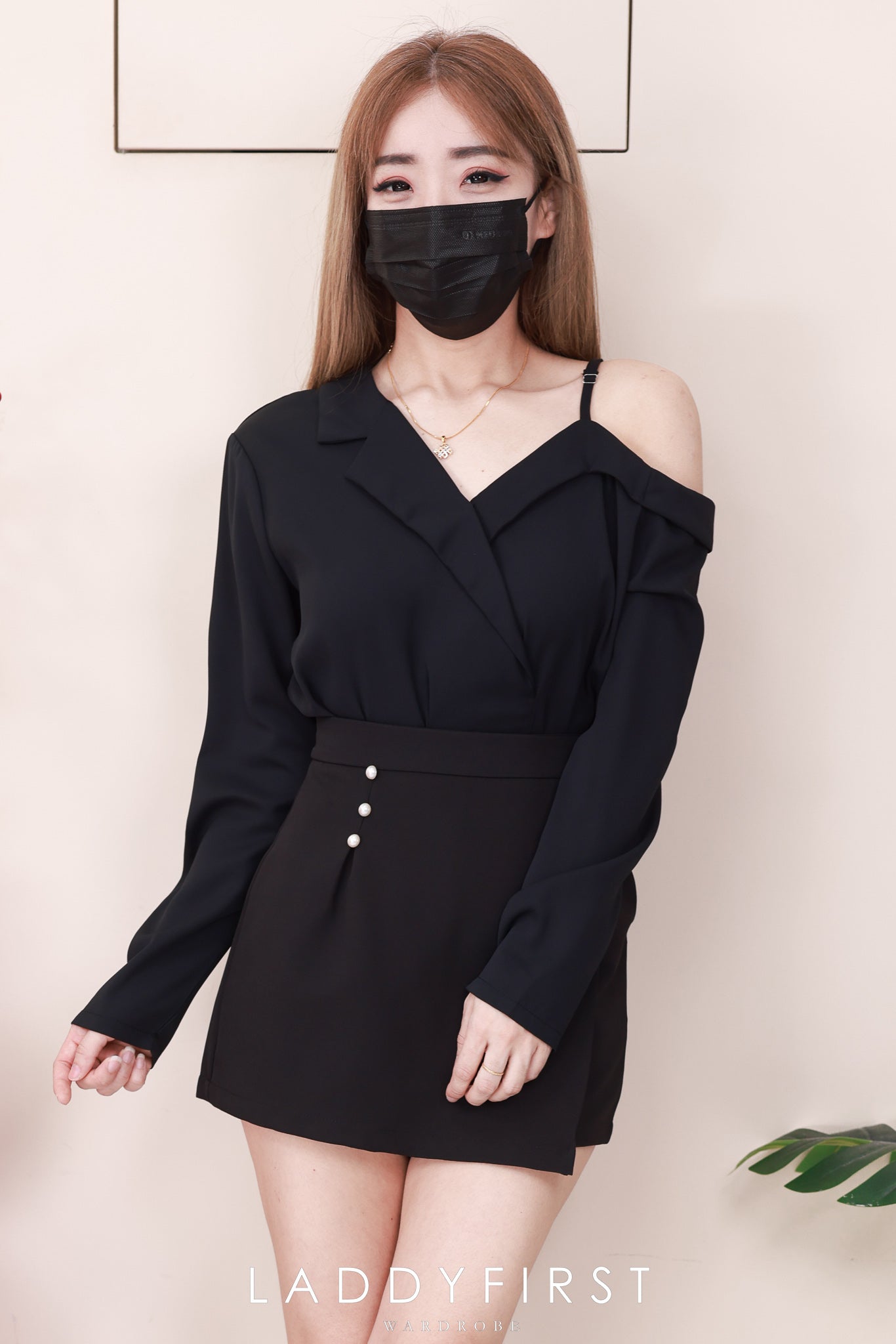 【SS98736】高品质两件式时尚韩版西装套装 单边露肩宽松长袖上衣➕前裙后裤西装高腰百搭裤裙，有口袋 ❤️❤️