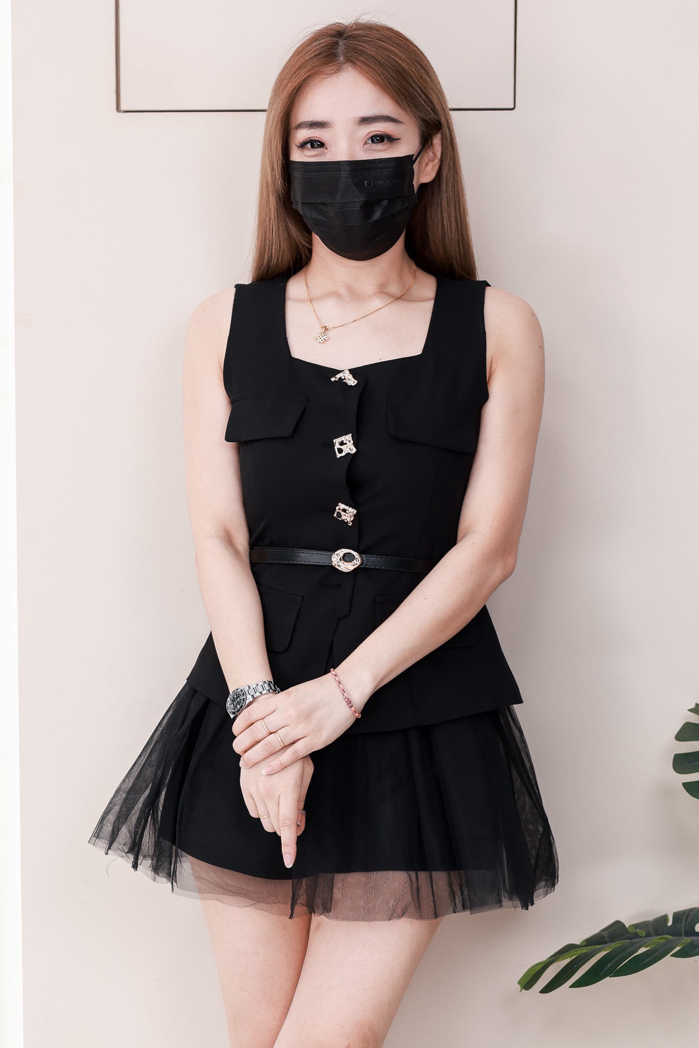 【SS21718 / 37558】高品质两件式御姐风马甲式时尚套装 精致纽扣马甲式西装上衣➕网纱裙子拼接内层短裤 ❤️❤️