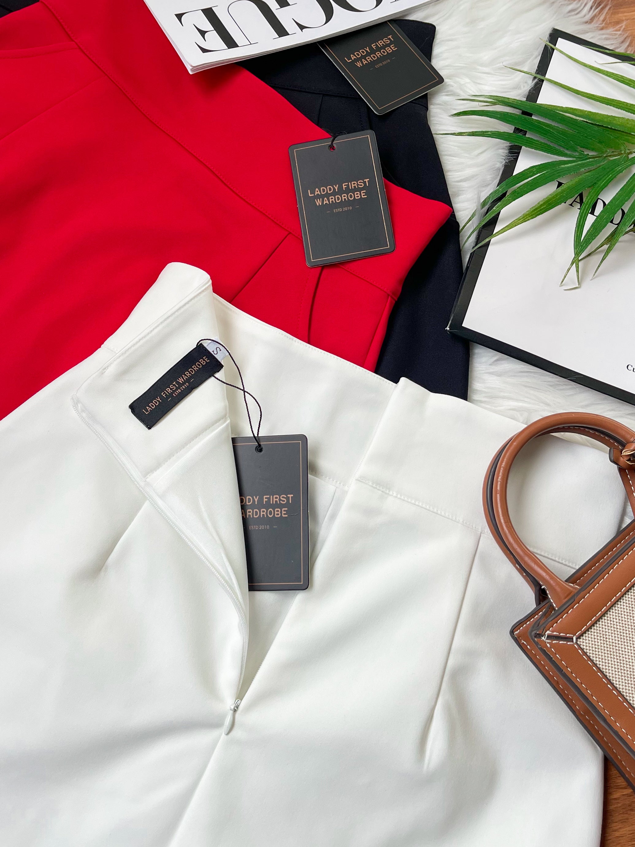 【S2129】【网站福利款✨】独家爆款高品质简约百搭款A字西装高腰裙子，内层有里布短裤，有口袋 ❤️❤️ 【C-R3-C4】