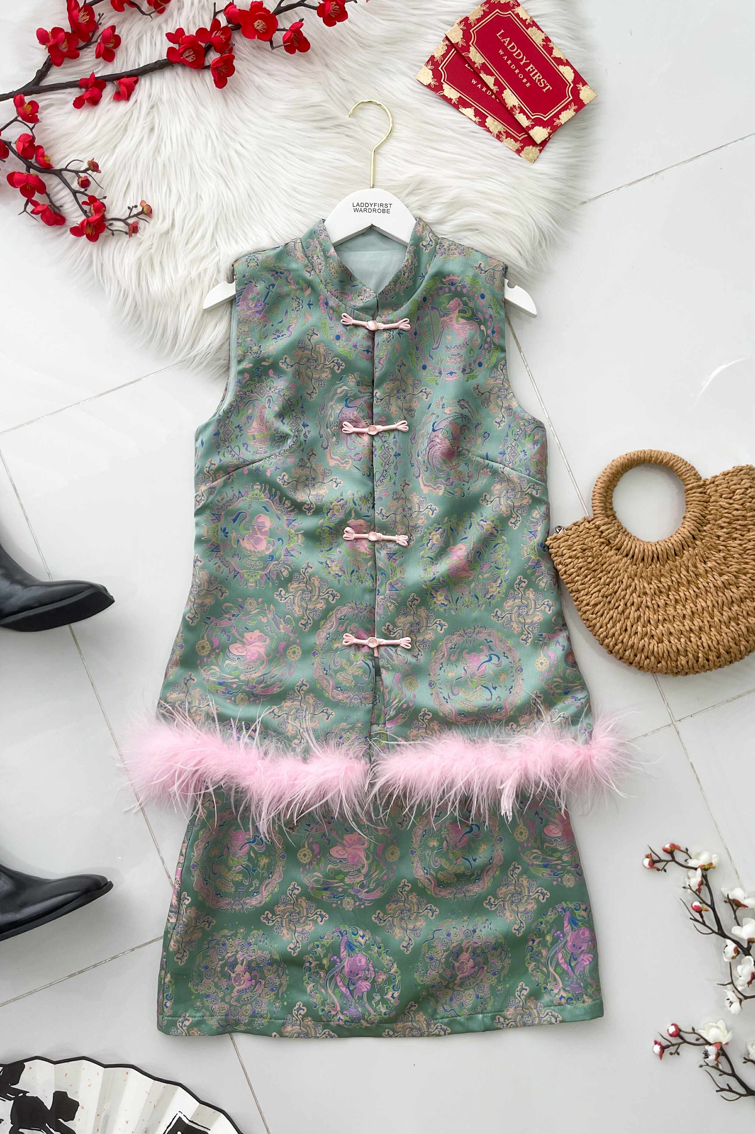 【SS24141】⚡️精选预定款⚡️高品质两件式气质国风新中式提花旗袍套装 拼接毛毛无袖旗袍上衣➕旗袍高腰裙子，内层有里布短裤 ❤️❤️