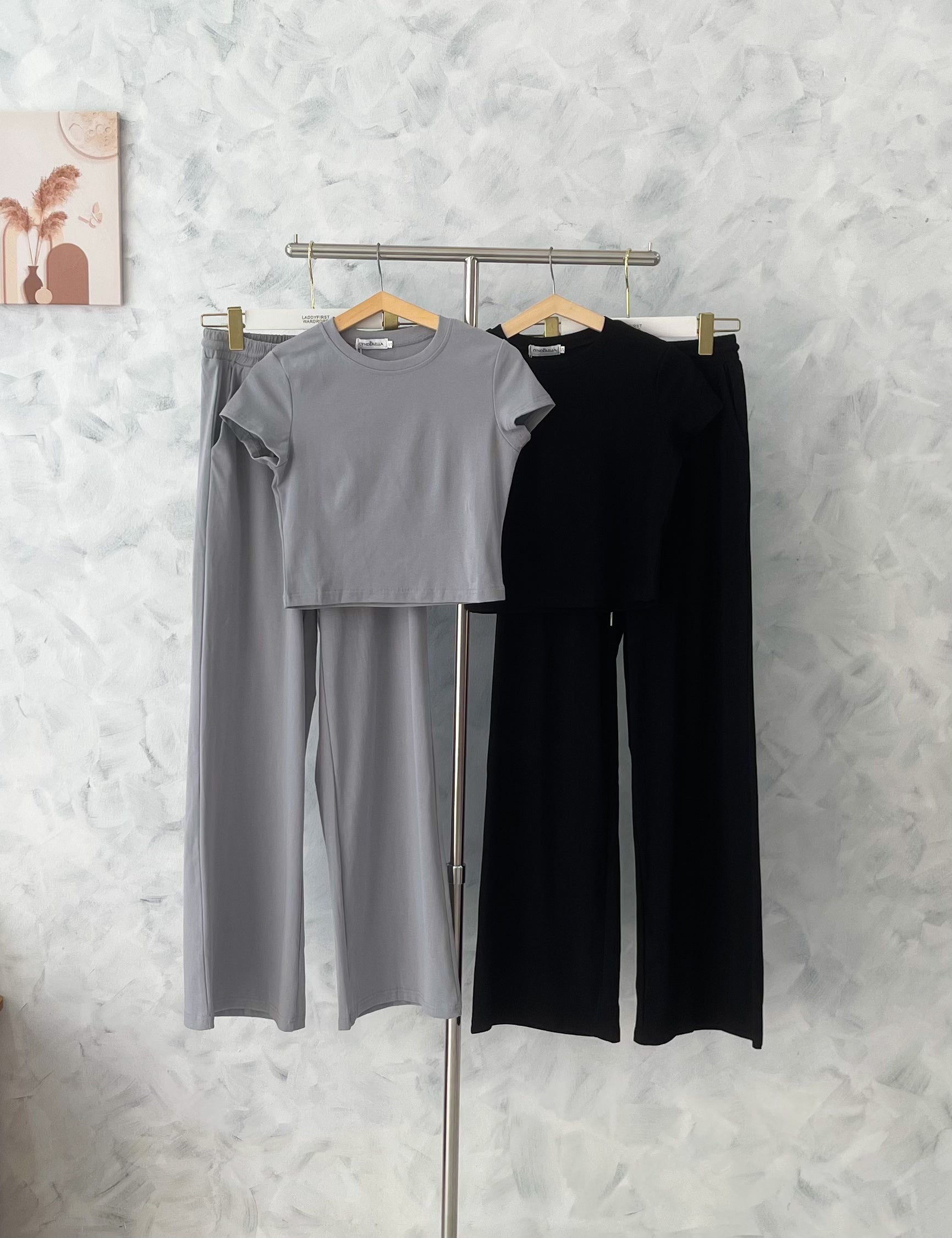 【SS21830 / 3453】高品质两件式纯棉弹力简约休闲百搭套装 纯棉弹力百搭上衣➕松紧腰弹力休闲百搭长裤，有口袋 ❤️❤️