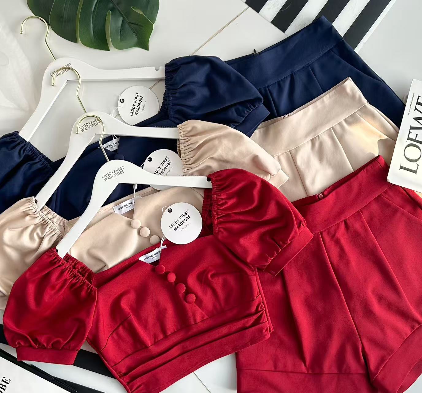 【SS3493】🧧 宠粉福利回馈 🧧【LFW独家小圆饼】高品质两件式简约时尚西装百搭套装 泡泡袖短版时装西装上衣➕西装高腰百搭短裤，有口袋 ❤️❤️