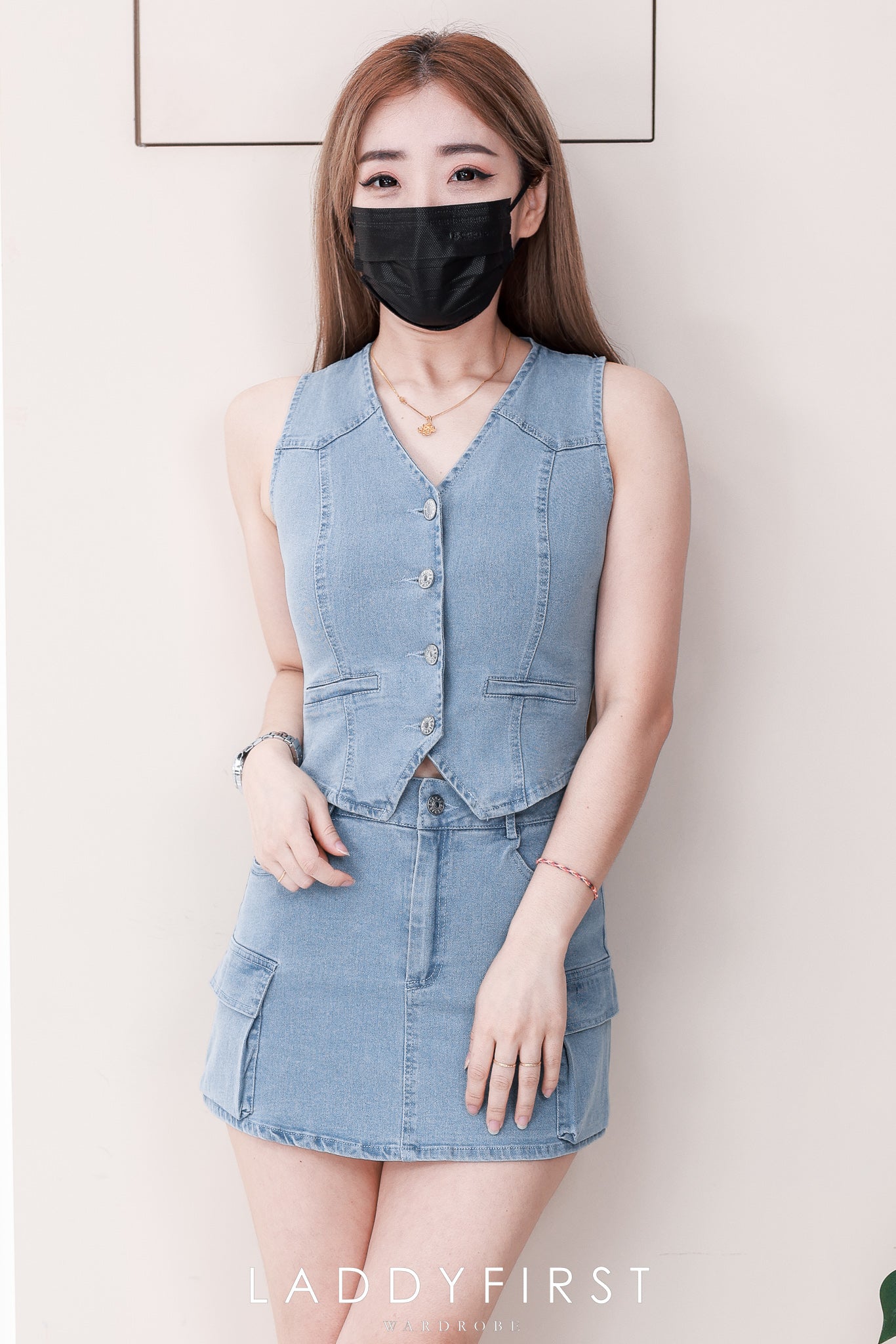 【SS21678 / 37423】【补厂家现货⚡⚡】两件式欧美复古风马甲式牛仔套装 V领马甲式牛仔上衣➕牛仔高腰百搭裙子，内层有里布短裤，有口袋 ❤️❤️