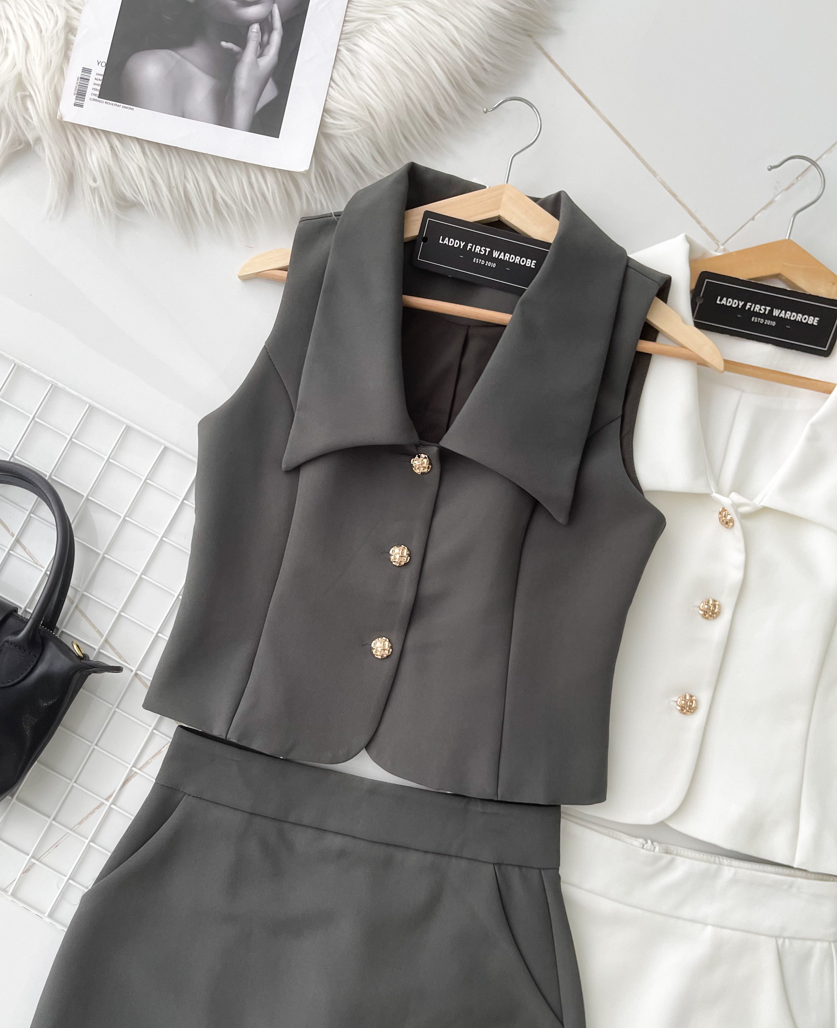 【SS81197】高品质两件式韩式时尚西装时装套装 翻领无袖上衣➕前后A字西装高腰百搭裙子，内层有里布短裤，有口袋 ❤️❤️