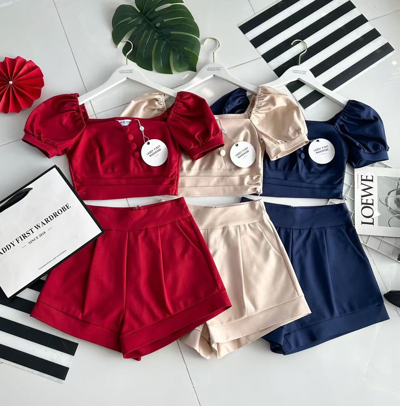 【SS3493】🧧 宠粉福利回馈 🧧【LFW独家小圆饼】高品质两件式简约时尚西装百搭套装 泡泡袖短版时装西装上衣➕西装高腰百搭短裤，有口袋 ❤️❤️
