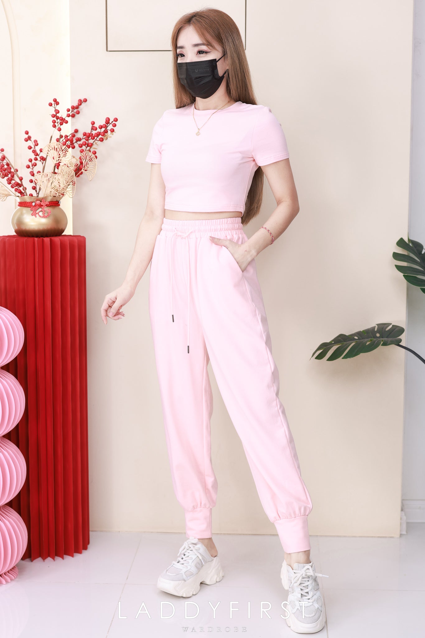 【SS3536】独家爆款高品质两件式多巴胺卫衣绵气质简约休闲套装 圆领短袖短版百搭上衣➕抽绳松紧弹力高腰百搭长裤，有口袋 ❤️❤️