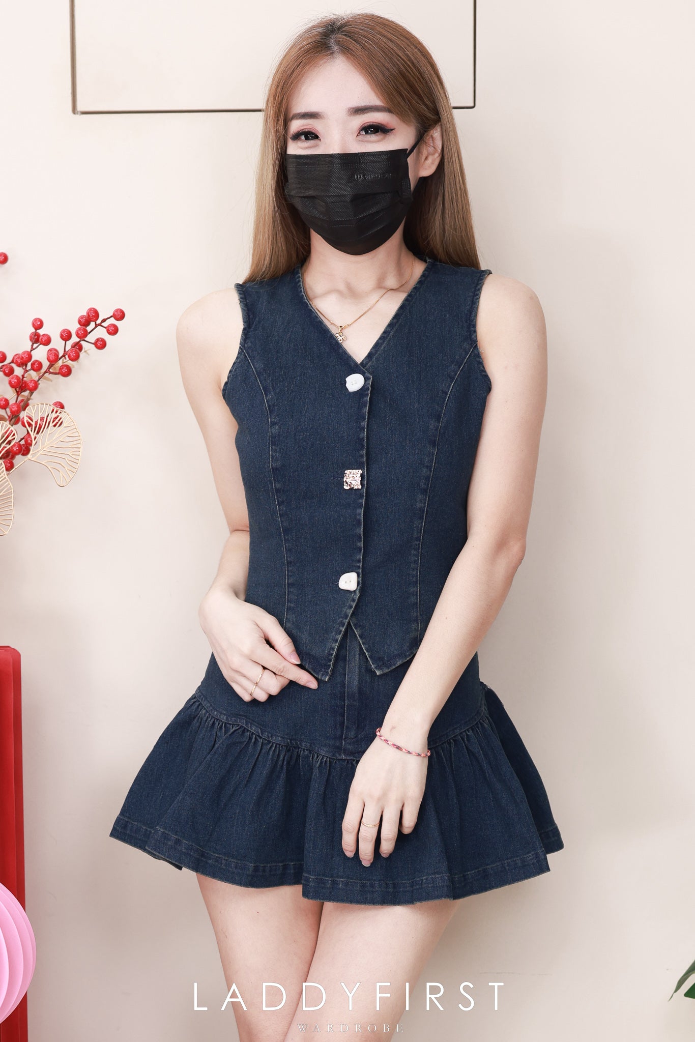 【SS520268】高品质两件式韩式减龄牛仔套装 马甲式无袖牛仔上衣➕减龄牛仔高腰百搭裙子，内层有里布短裤 ❤️❤️