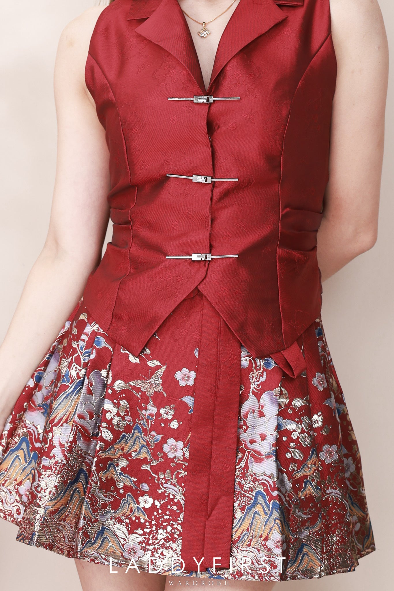 【SS6874】高品质两件式高贵贵气金线马面裙套装 翻领无袖旗袍上衣➕精致金线百褶马面裙子，内层有里布短裤 ❤️❤️