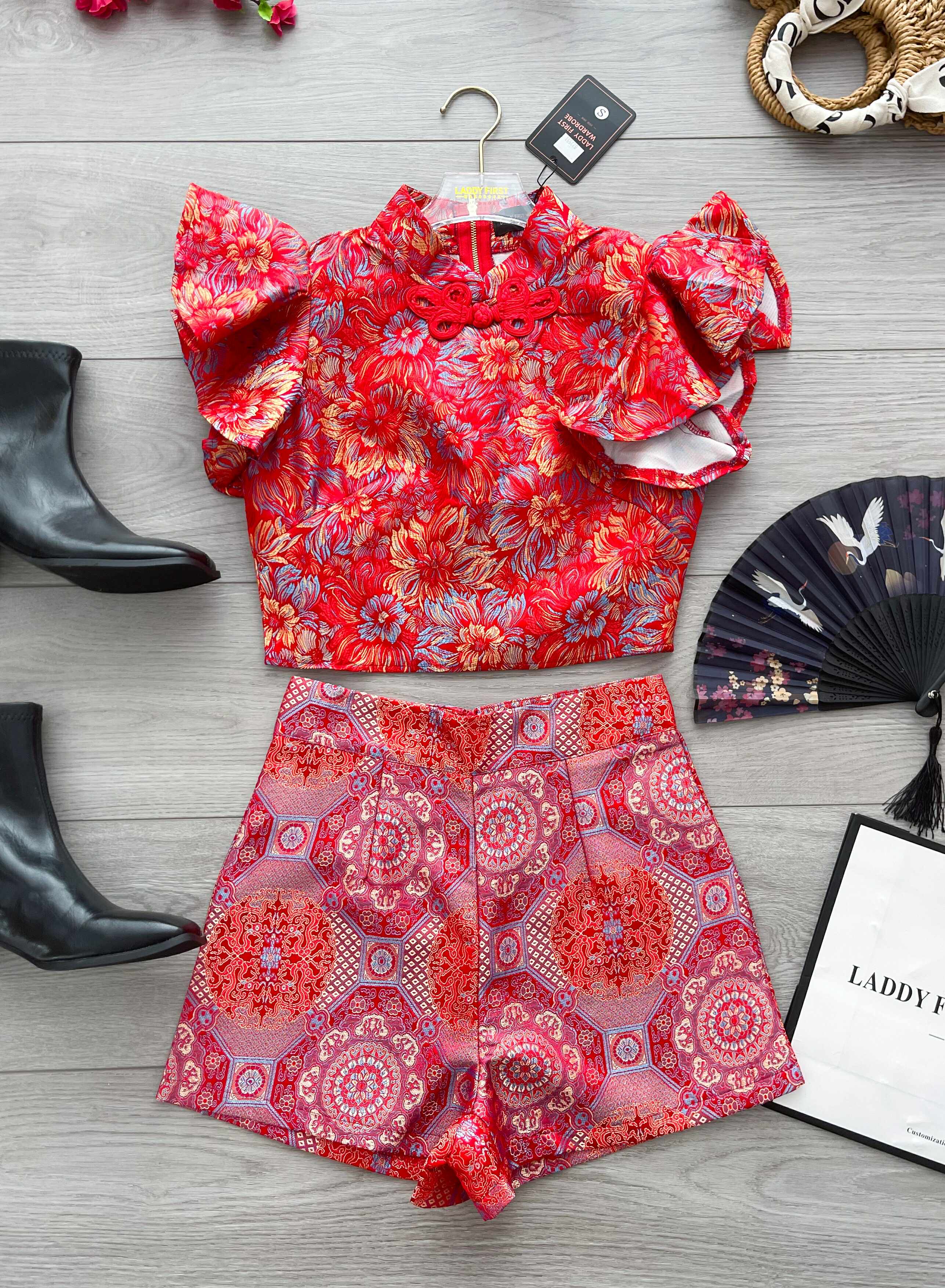 【SS8235511】【网站福利款✨】独家爆款高品质两件式减龄洋气时尚新中式国风提花旗袍套装 盘扣荷叶袖提花上衣➕提花高腰短裤 ❤️❤️