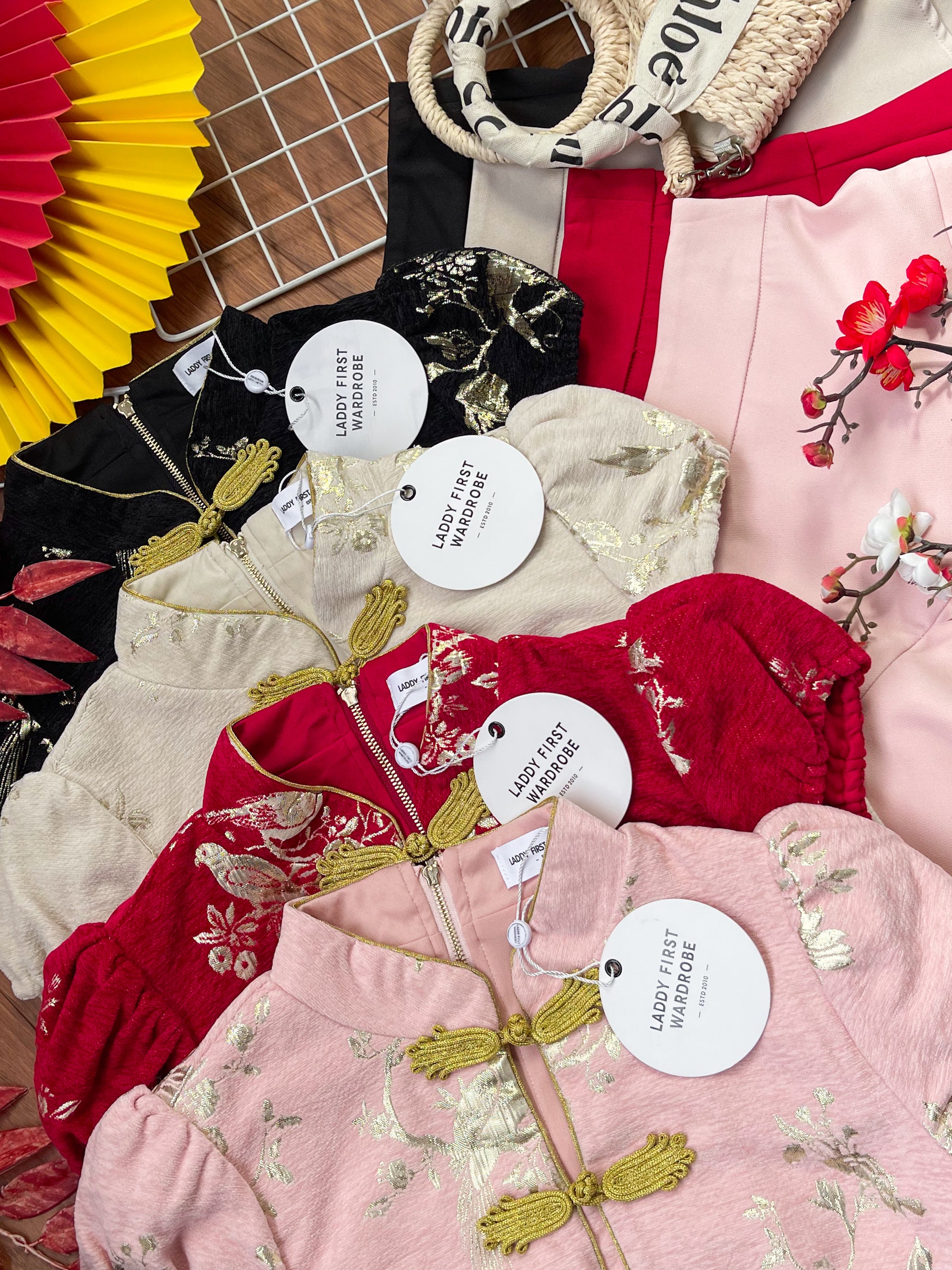 【SS3499】【LFW独家小圆饼】高品质两件式新中式高端国风提花旗袍套装 精致金线盘扣提花旗袍上衣➕荷叶下摆西装高腰百搭裤裙 ❤️❤️7