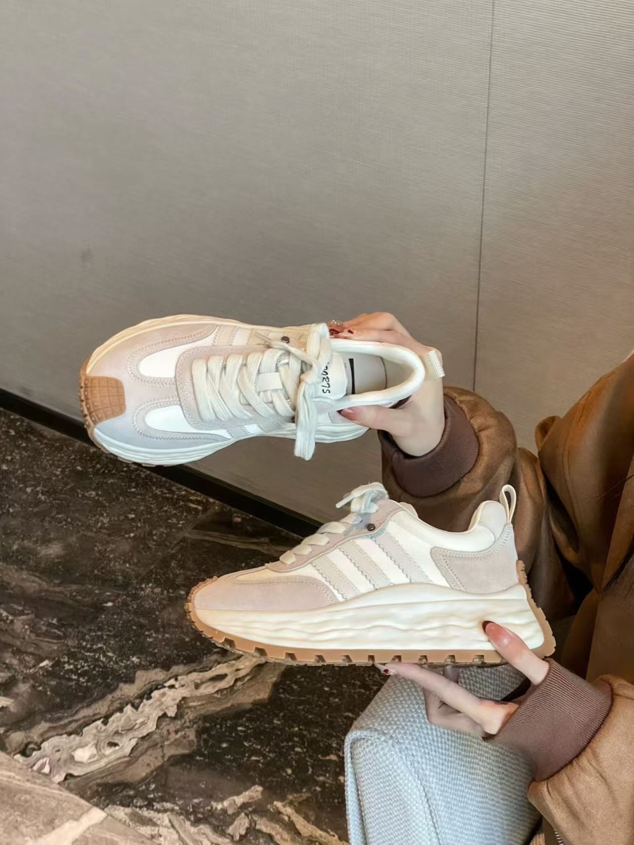 【R5577-1】🔅精选预售款🔅 高质量经典款松糕厚底阿甘鞋子 ❤️