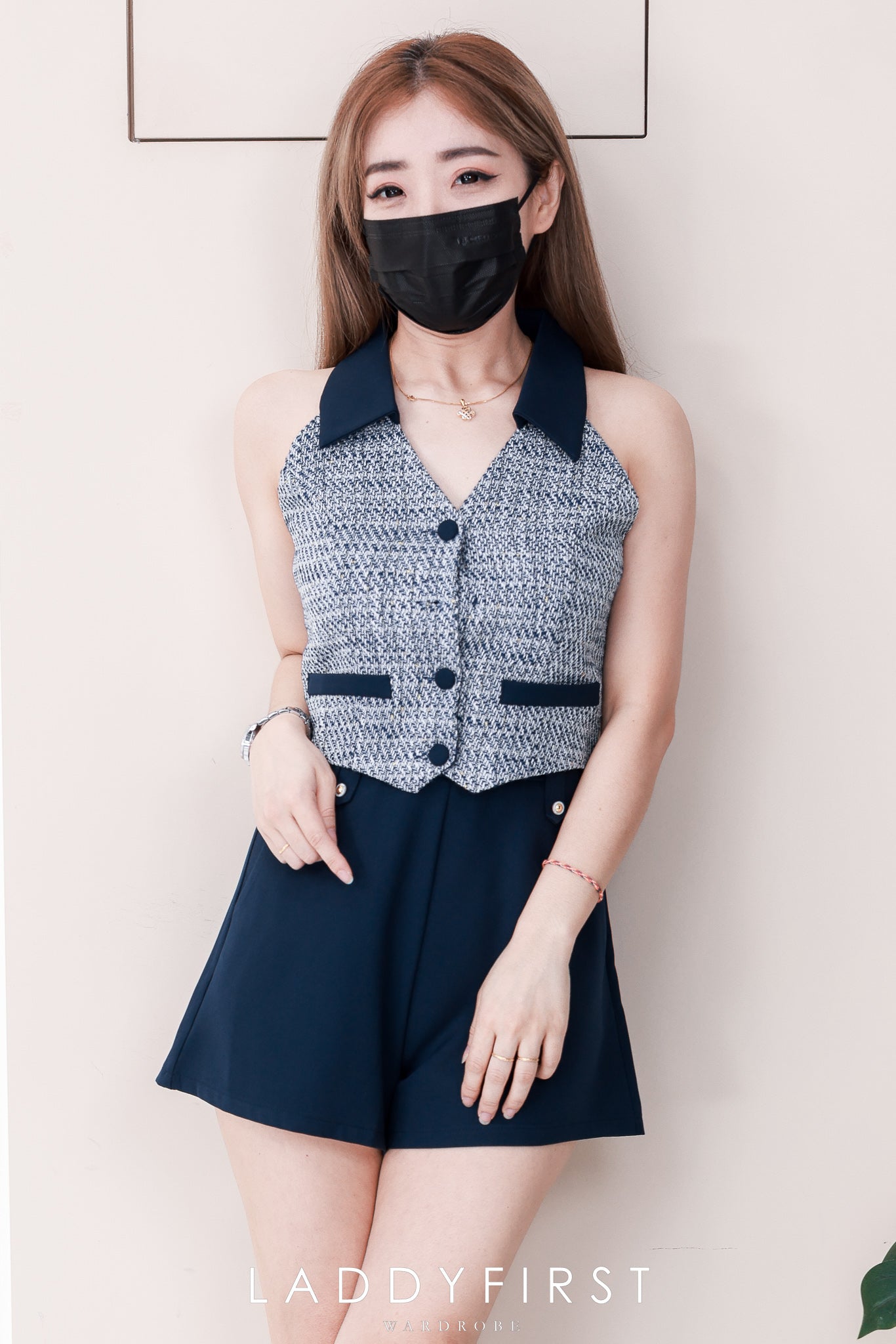【SS23009】【补厂家现货⚡⚡】两件式小香风时尚套装 V翻领无袖小香风上衣➕西装高腰百搭短裤，有口袋 ❤️❤️