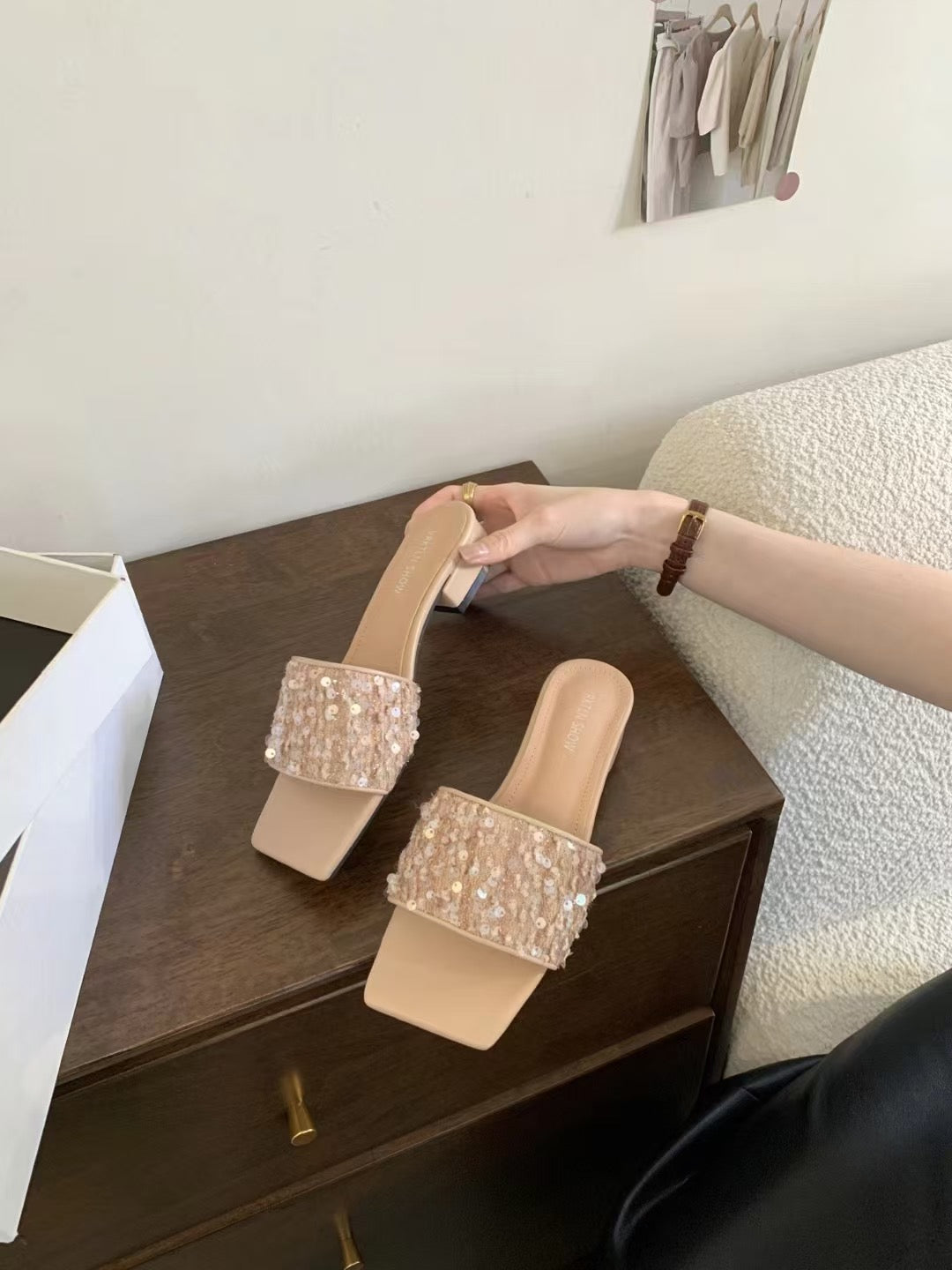 【DG168-1】🔅精选预购款🔅 高级感法式仙女小众低跟方头BLINK亮片小凉拖 ❤️