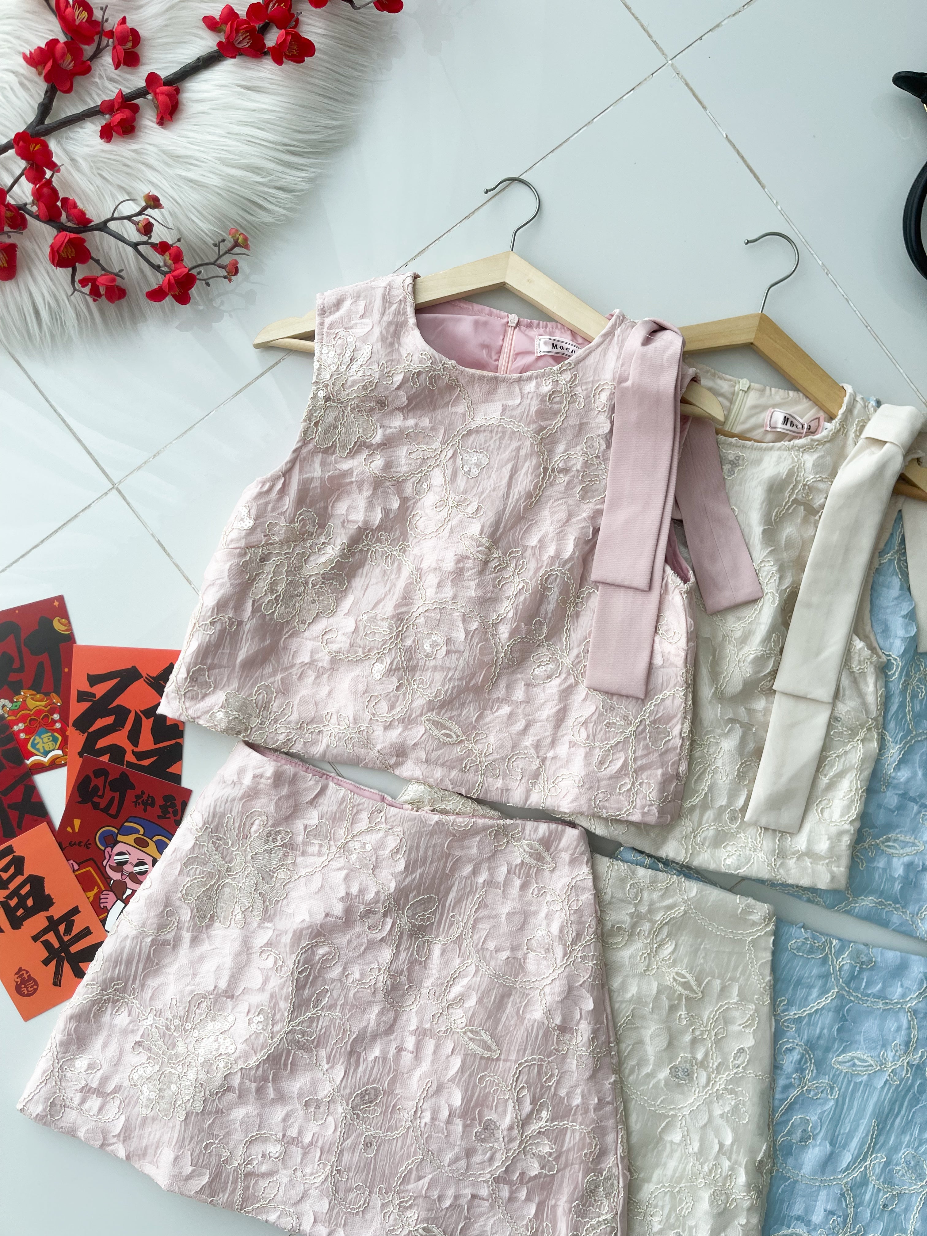 【SS25217】高品质两件式重工绣花拼接亮片套装 无袖上衣➕高腰裙子，内层有里布短裤 ❤️❤️