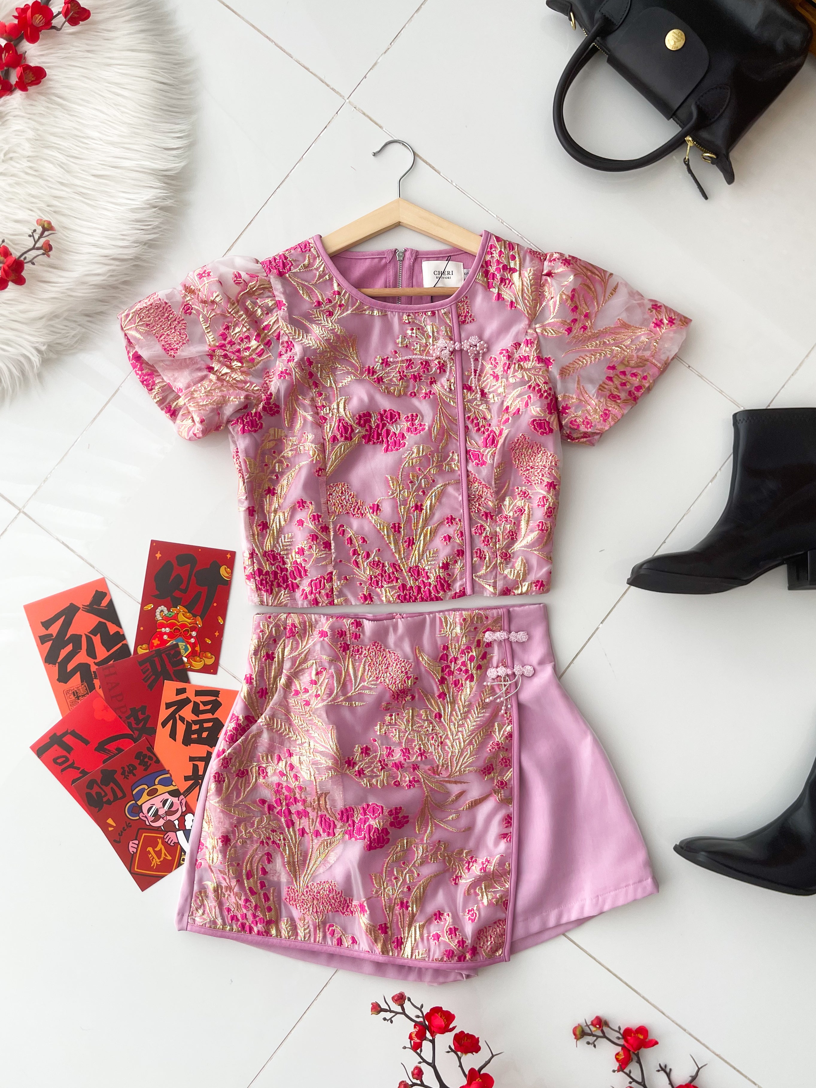 【SS2757】高品质两件式新中式提花旗袍套装 泡泡袖提花旗袍上衣➕提花拼接缎面高腰裤裙，有口袋 ❤️❤️