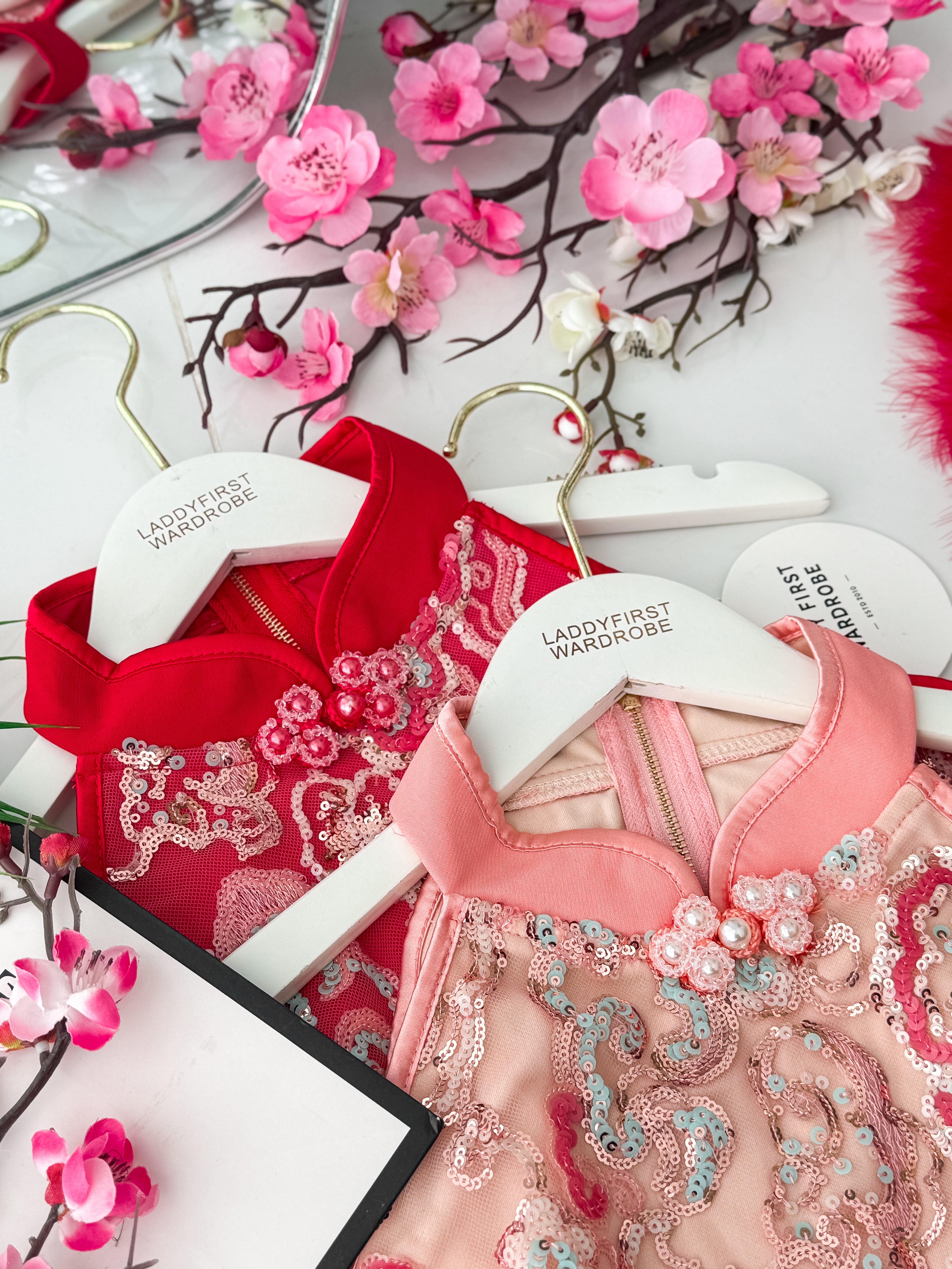 【SS8238791】【LFW独家小圆饼】高品质两件式高端大气国风新中式旗袍套装 无袖CUT IN 网纱刺绣亮片上衣➕西装花苞高腰短裤 ❤️❤️