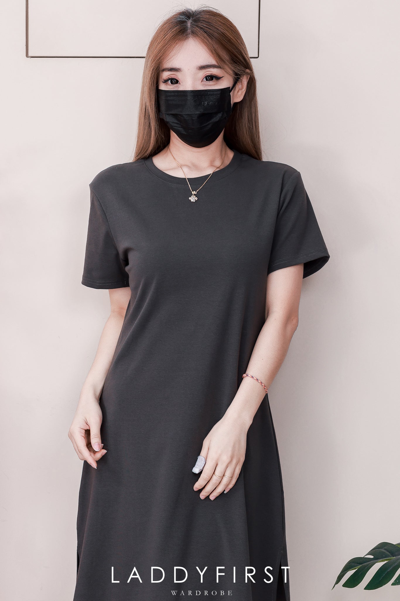 【D82914】高品质慵懒风宽松纯棉弹力圆领短袖休闲简约连身裙子，两侧开叉设计 ❤❤