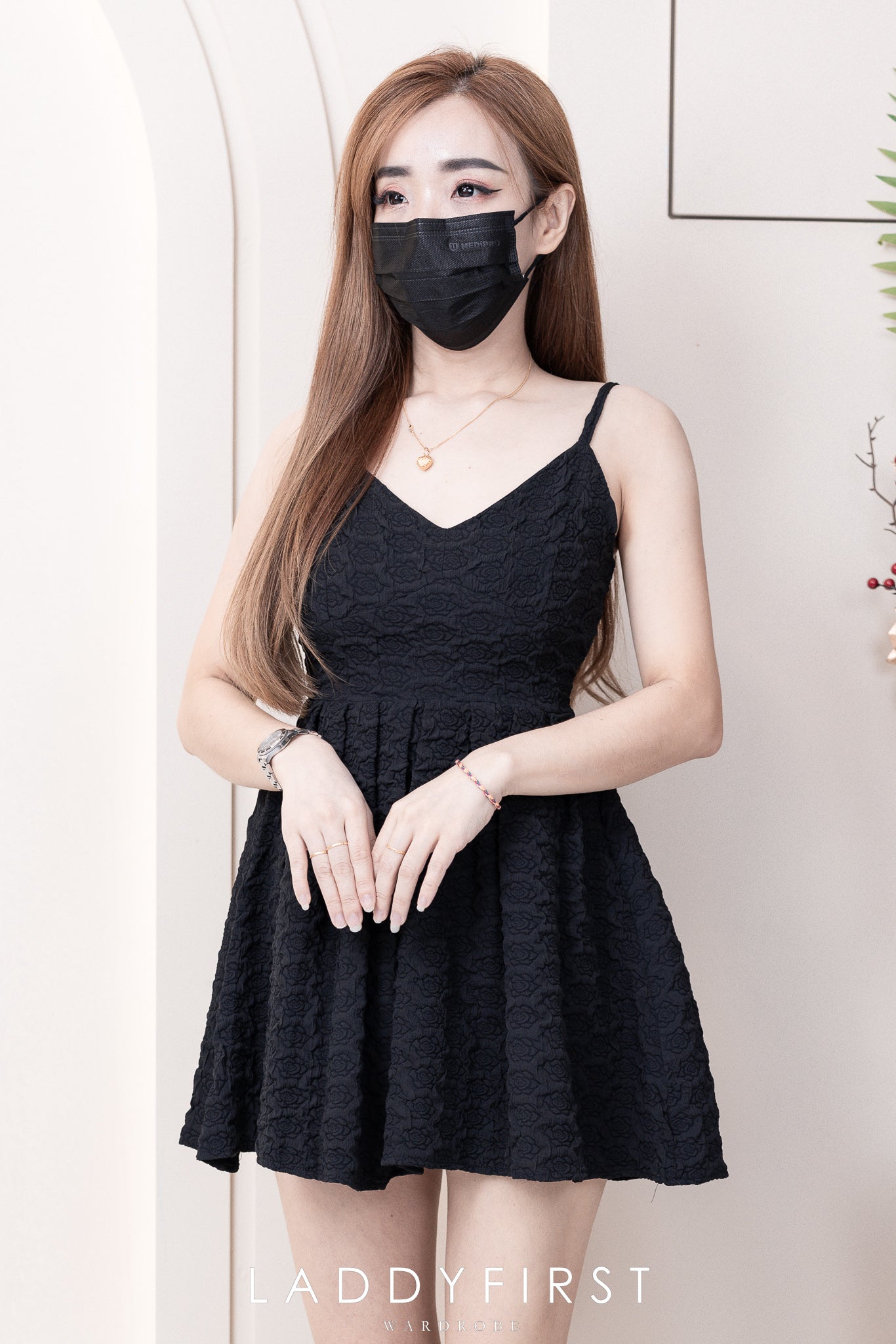 【D32060】自调无袖肩带小玫瑰提花连身裙子，内层有里布短裤 ❤️❤️