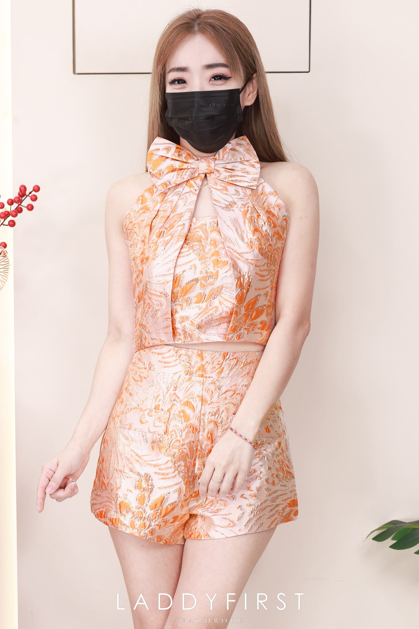 【SS823931】高品质两件式高端气质浮雕提花旗袍套装 蝴蝶结领口CUT IN上衣➕提花高腰短裤 , 有口袋 ❤️❤️