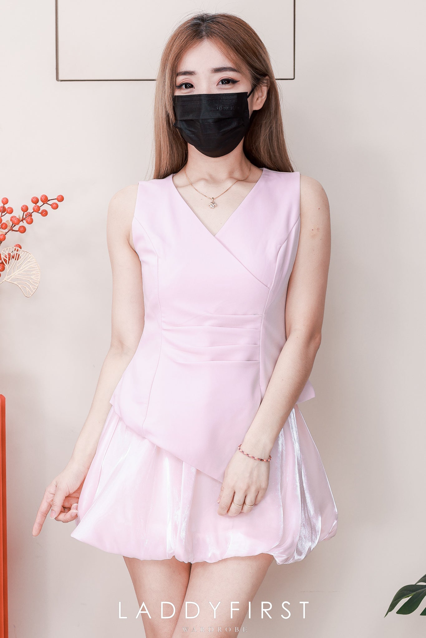 【SS17234】高品质两件式韩式西装拼接花苞裙子套装 不规则西装无袖上衣➕星光纱面花苞裙子，内层有里布短裤 ❤️❤️