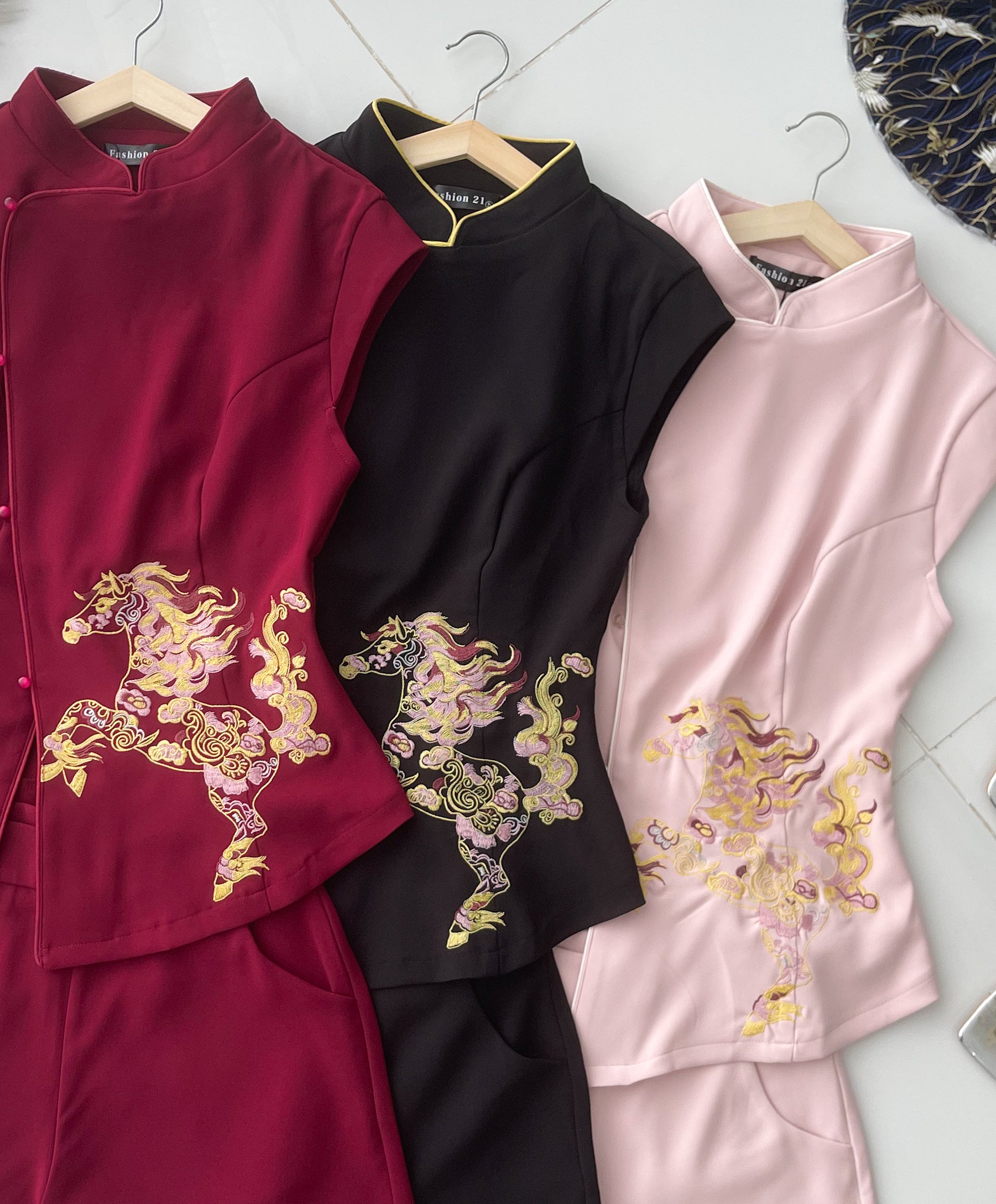 【SS55351-1】⚡补货预订款⚡高品质两件式复古国风新中式旗袍套装 立领旗袍上衣➕西装高腰百搭短裤，有口袋 ❤️❤️