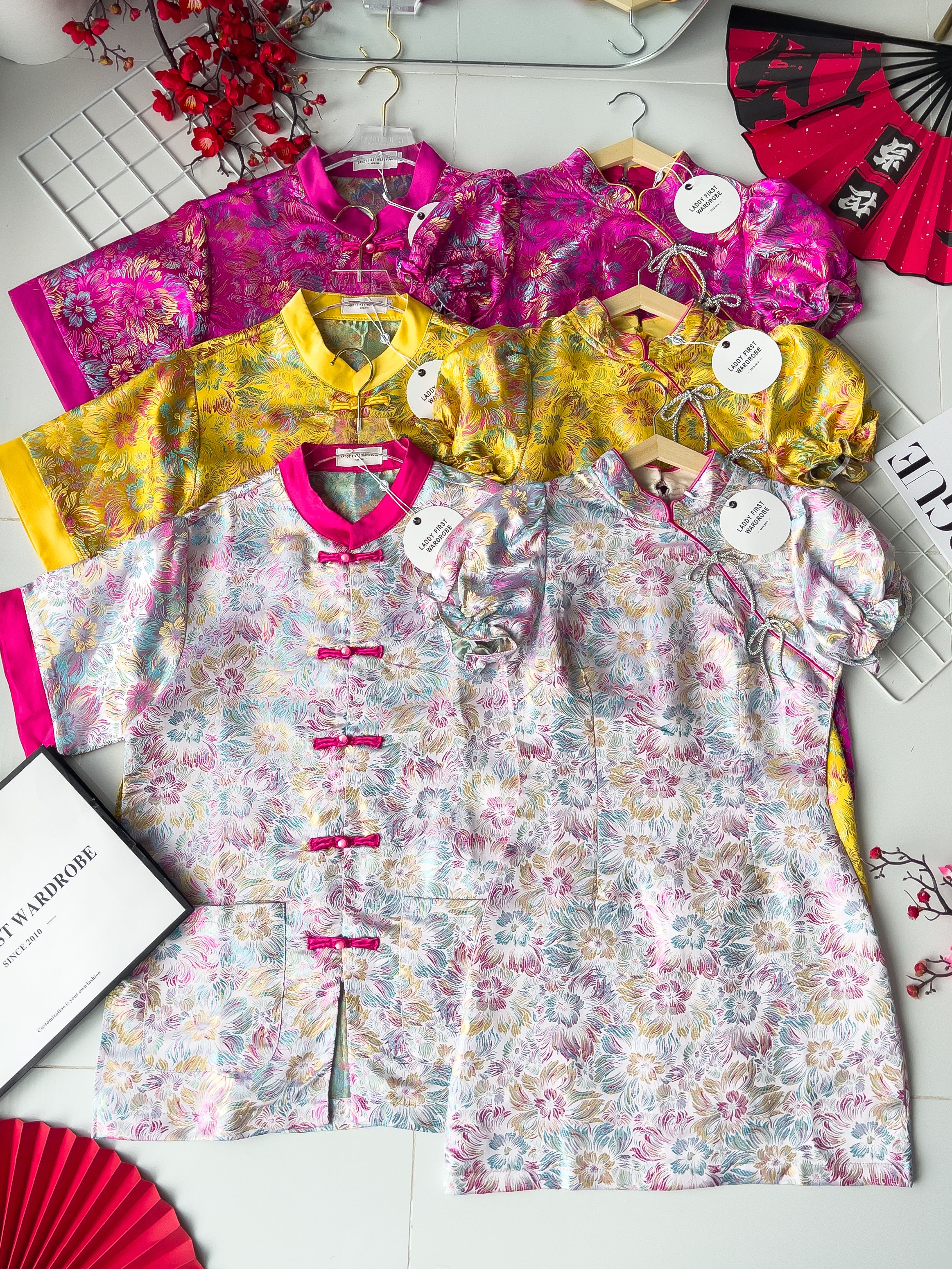 【D8235271】独家爆款优雅气质国风立领泡泡袖显腰身提花旗袍连身裙子，搭配精致蝴蝶结水钻针扣点缀【B-R3-C4】