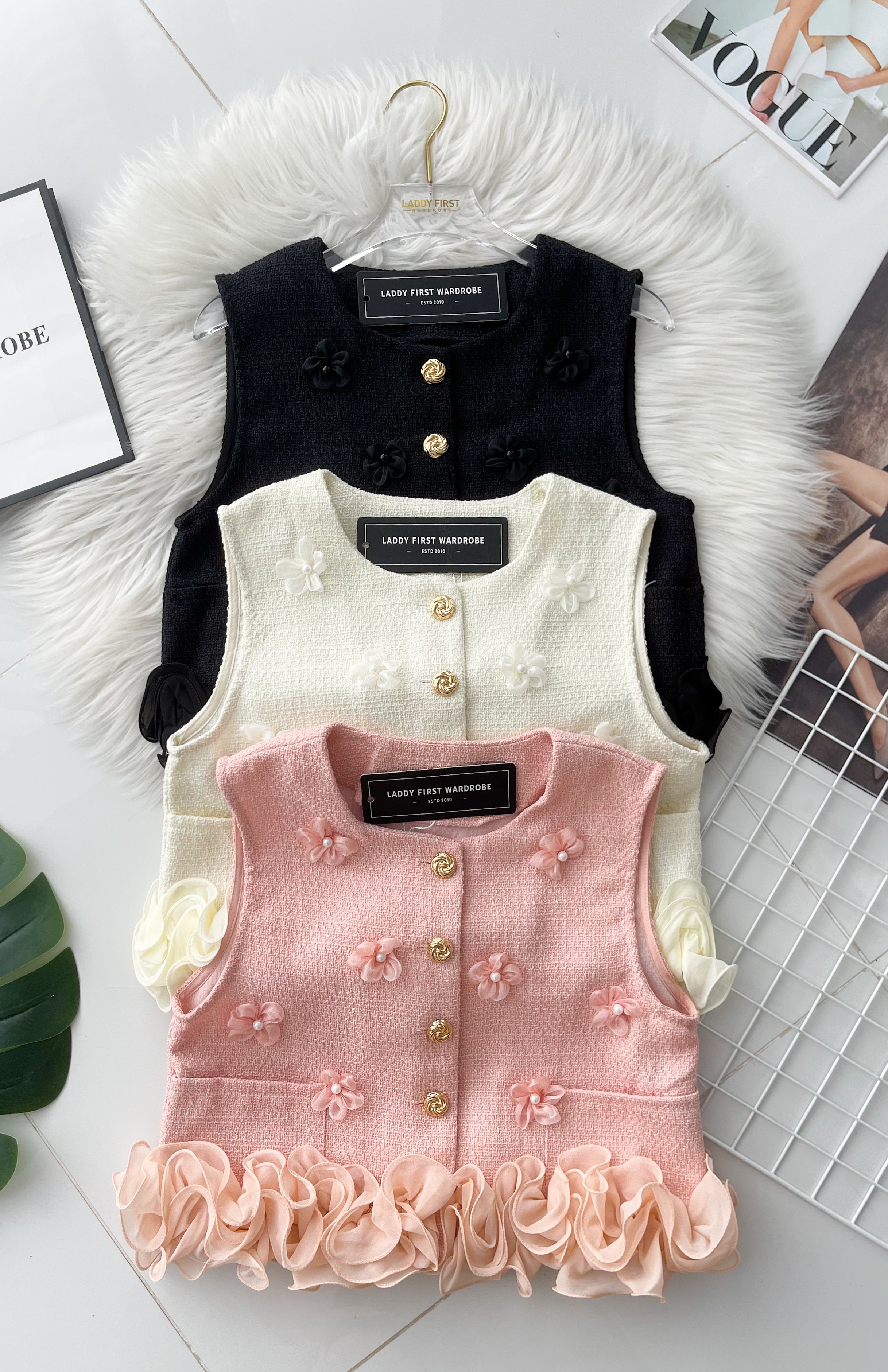 【T14399 / 65153】高品质可盐可甜立体花瓣马甲式小香风上衣 ❤️❤️