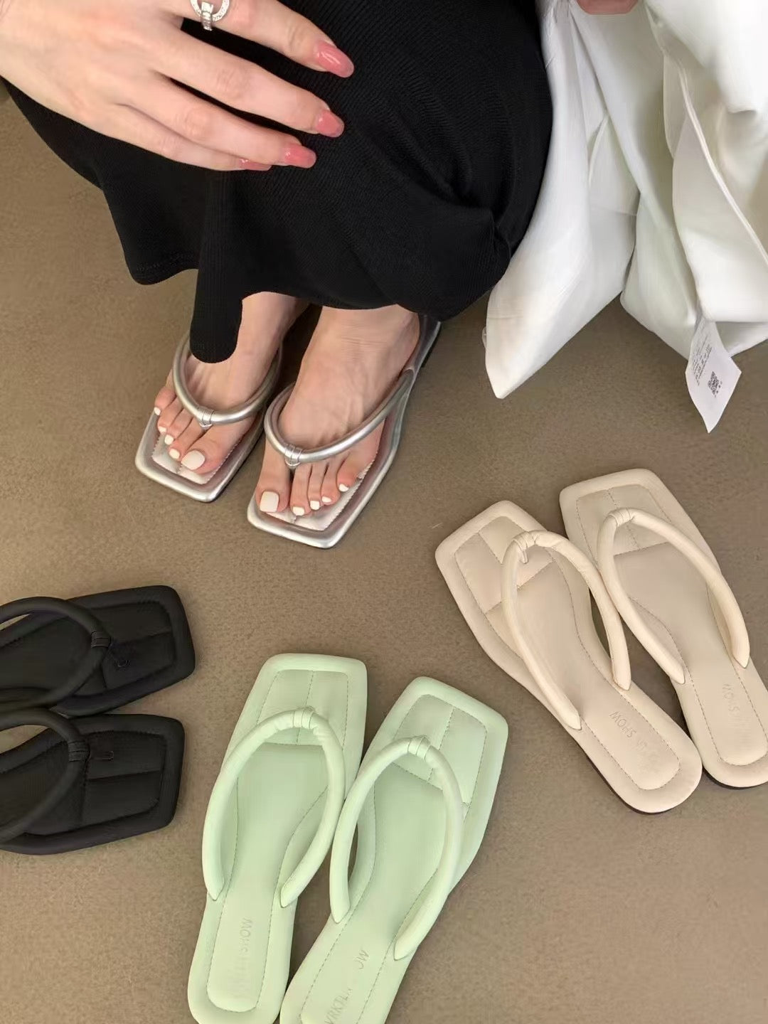 【DG2856-1】🔅精选预购款🔅 高级感简约百搭设计沙滩人字拖 ❤️