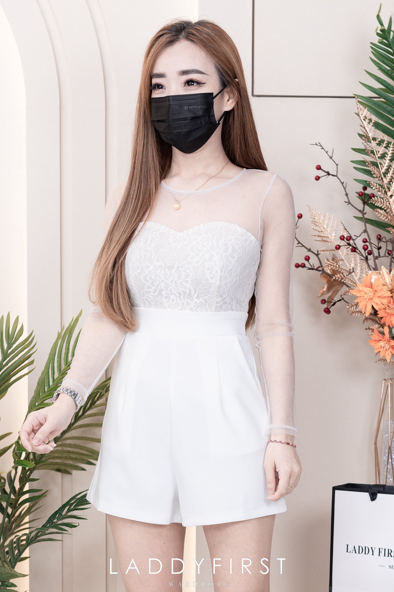 【D8224431】小性感透视网纱袖蕾丝拼接西装连身短裤，有口袋【A-R3-C4】