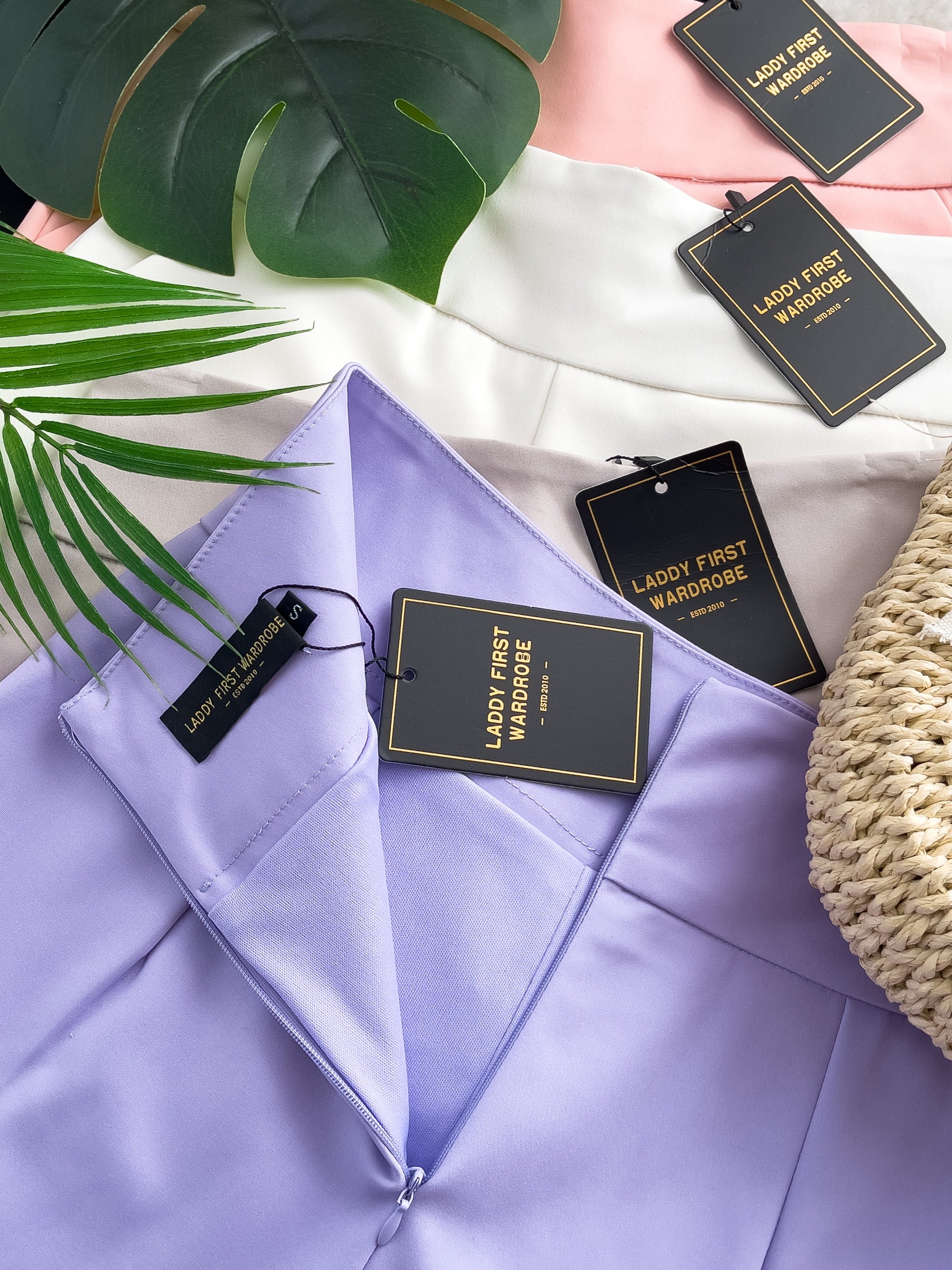 【S6644】【网站福利款✨】独家爆款【万能妹妹】高品质万能西装高腰休闲简约百搭短裤，后中隐形拉链，有口袋，内层加里布 #百搭必备 🔥🔥 【D-R1-C1】