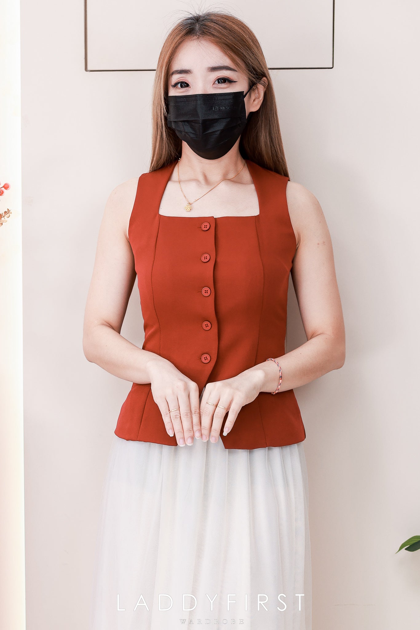 【SS81182】高品质两件式韩式轻奢风时尚套装 翻领无袖西装上衣➕蛋糕网纱长裙 ❤️❤️