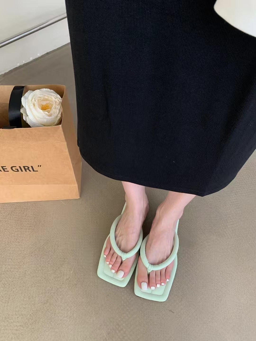 【DG2856-1】🔅精选预购款🔅 高级感简约百搭设计沙滩人字拖 ❤️