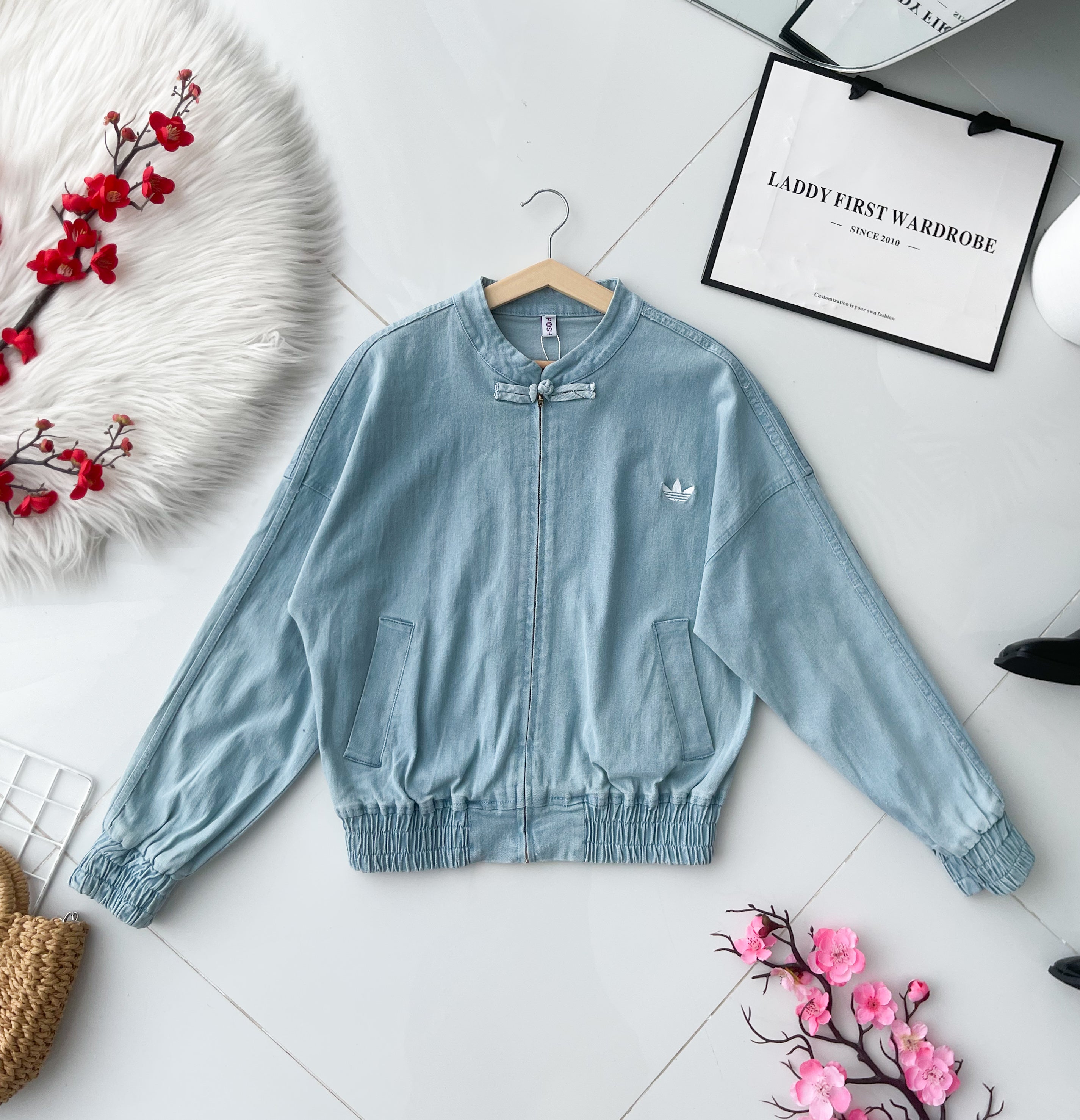 【T14402 / 37639】高品质刺绣三叶草运动风新中式牛仔长袖外套，有口袋 ❤❤