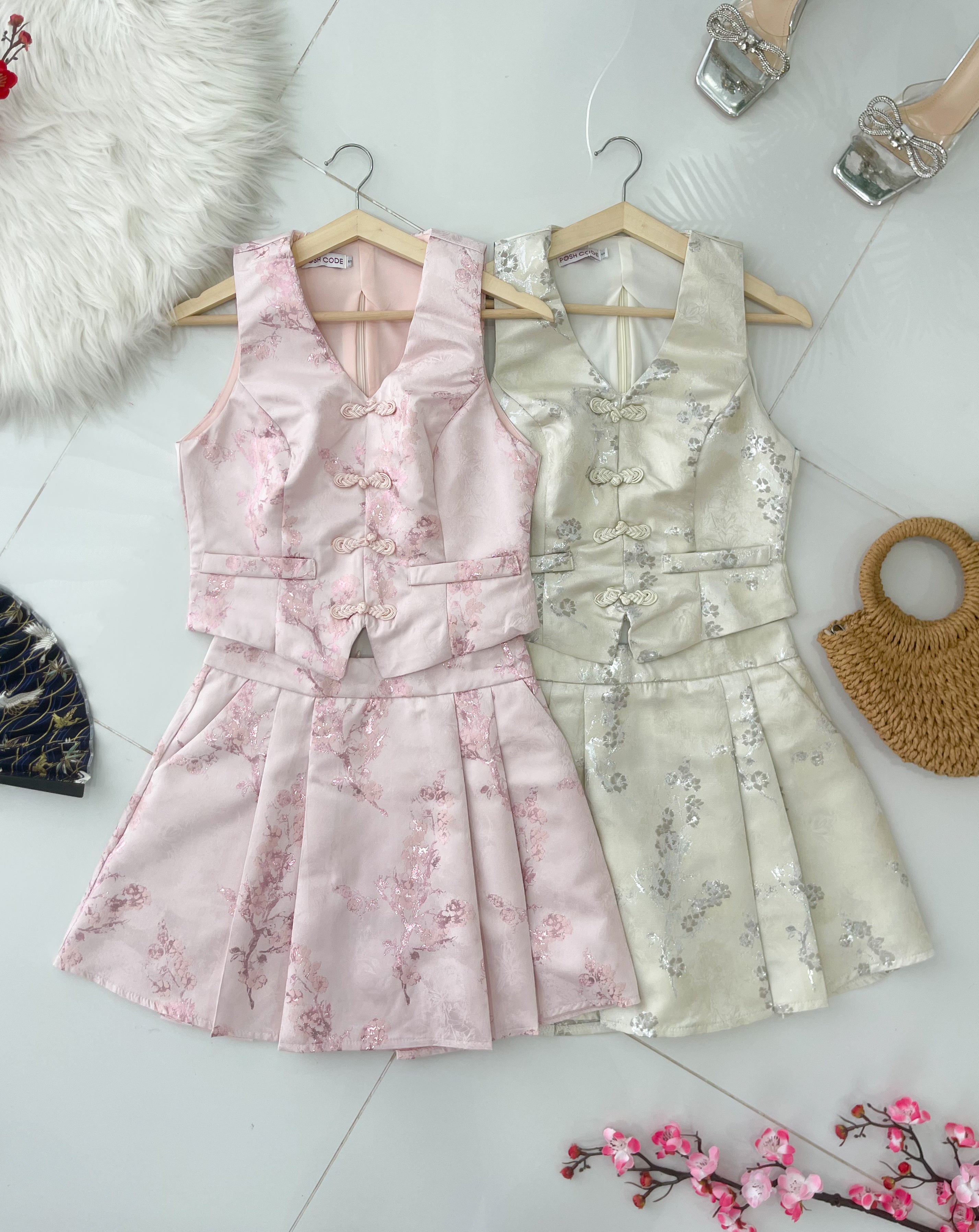 【SS21748 / 37568】高品质两件式高档气质马甲式新中式提花旗袍套装 马甲式提花旗袍上衣➕百褶高腰裙子，内层有里布短裤，有口袋 ❤️❤️