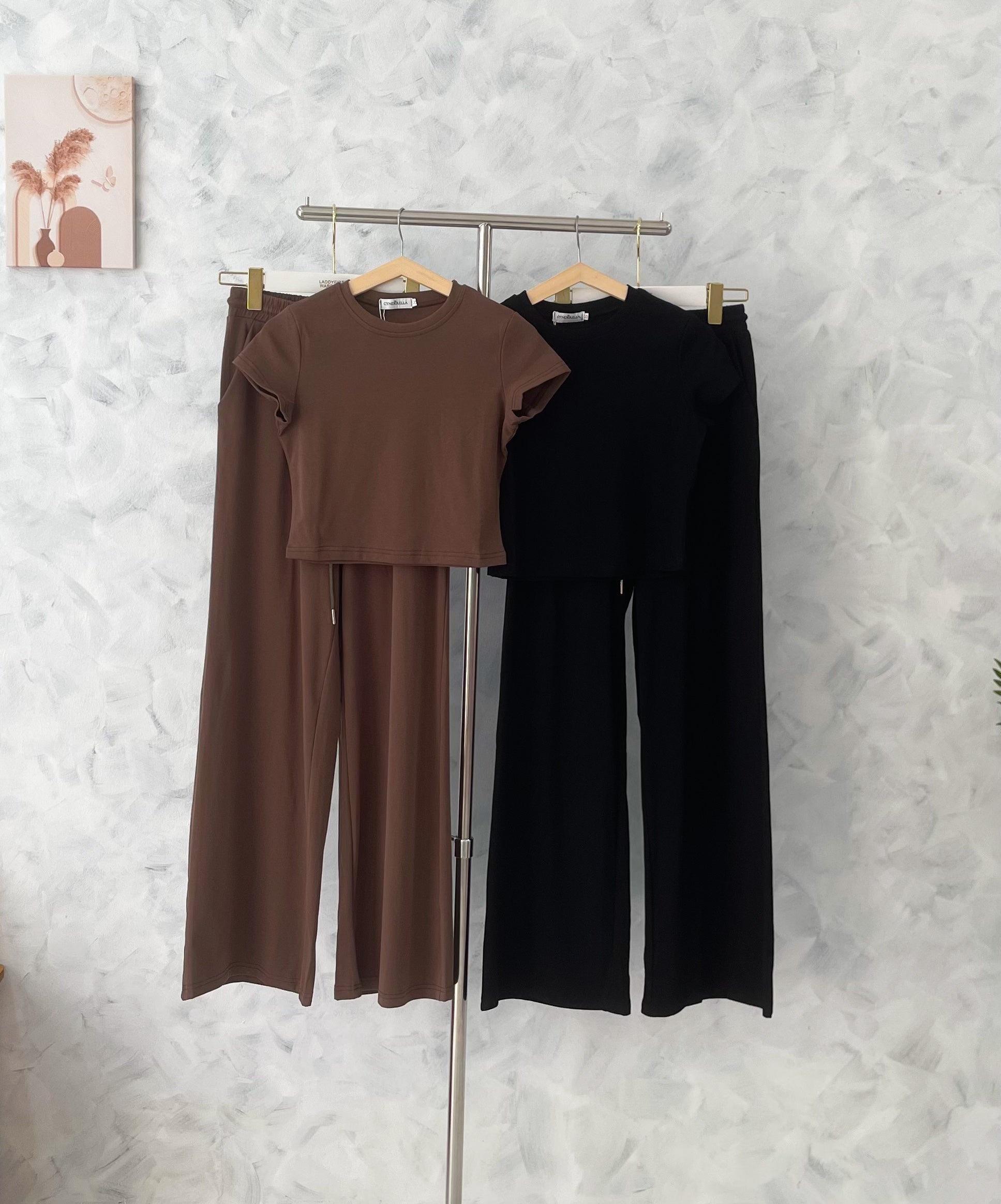 【SS21830 / 3453】高品质两件式纯棉弹力简约休闲百搭套装 纯棉弹力百搭上衣➕松紧腰弹力休闲百搭长裤，有口袋 ❤️❤️